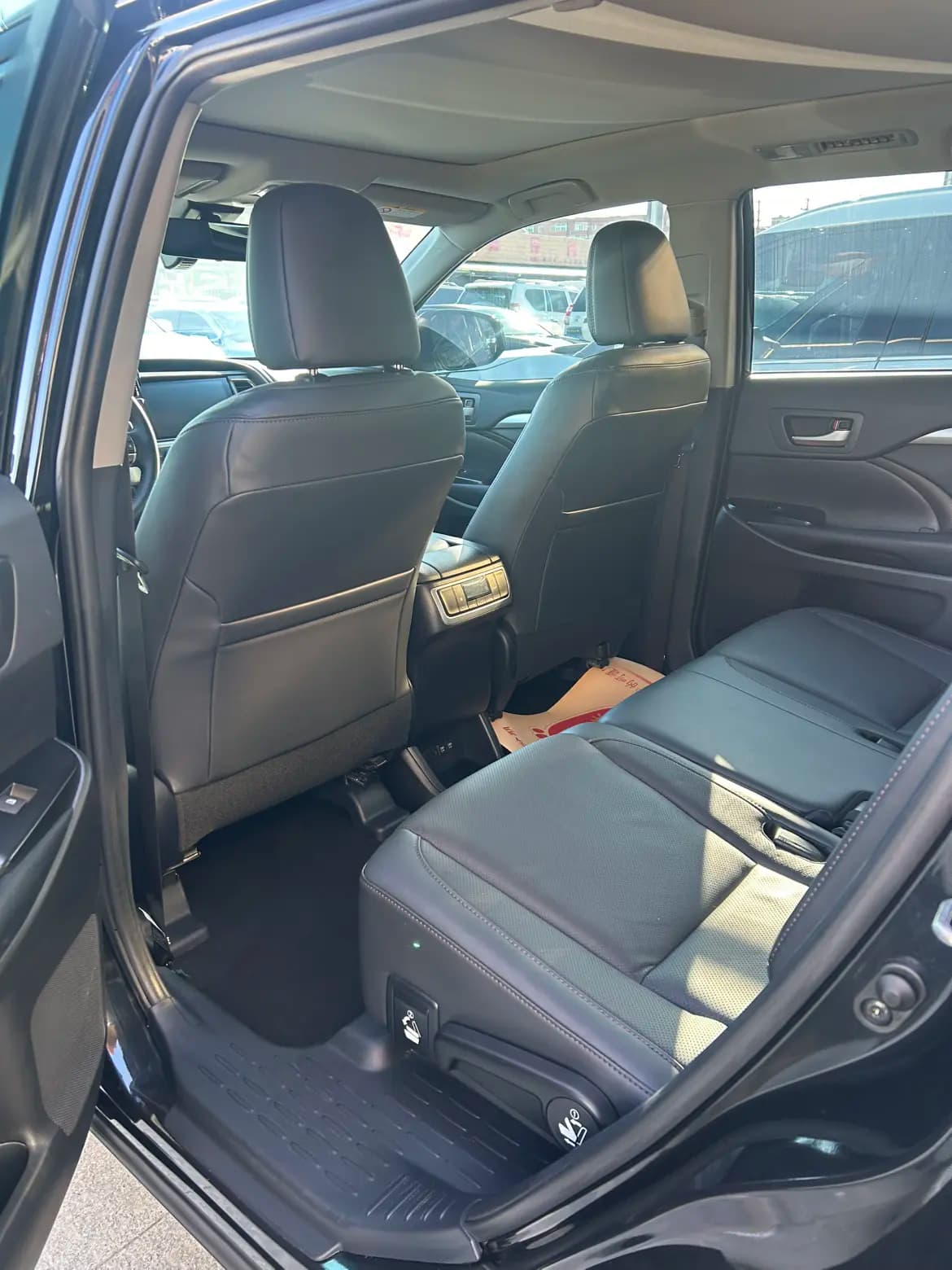 Toyota Highlander 2022 г. 27100 км. — фото 11