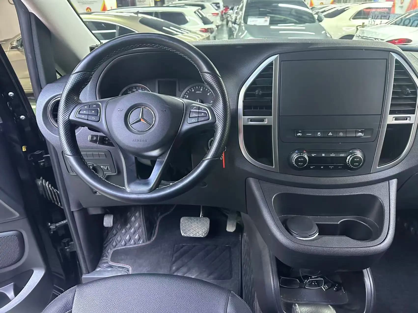 Mercedes-Benz Vito 2023 г. 92025 км. — фото 15
