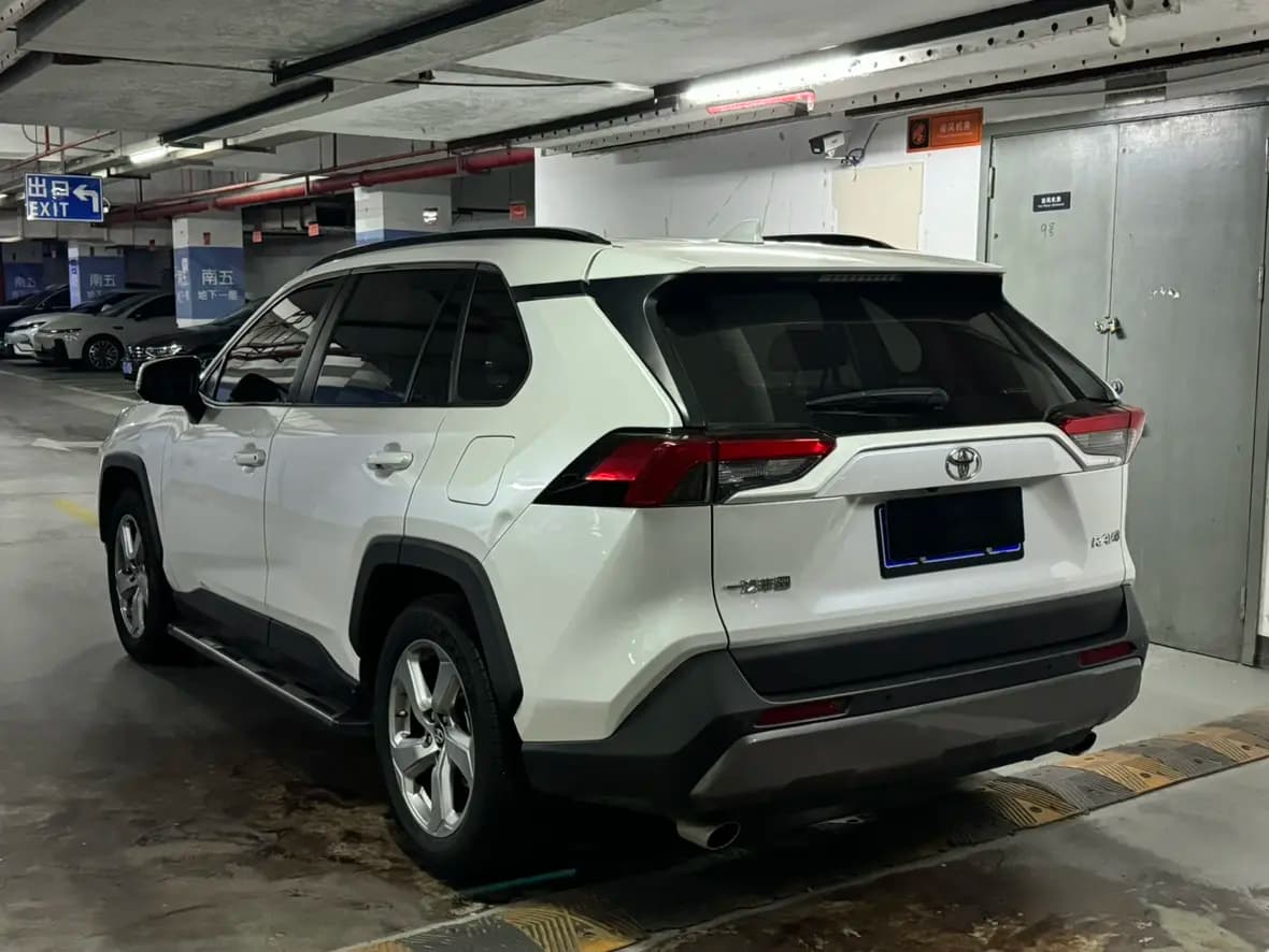 Toyota RAV4 2022 г. 68061 км. — фото 5