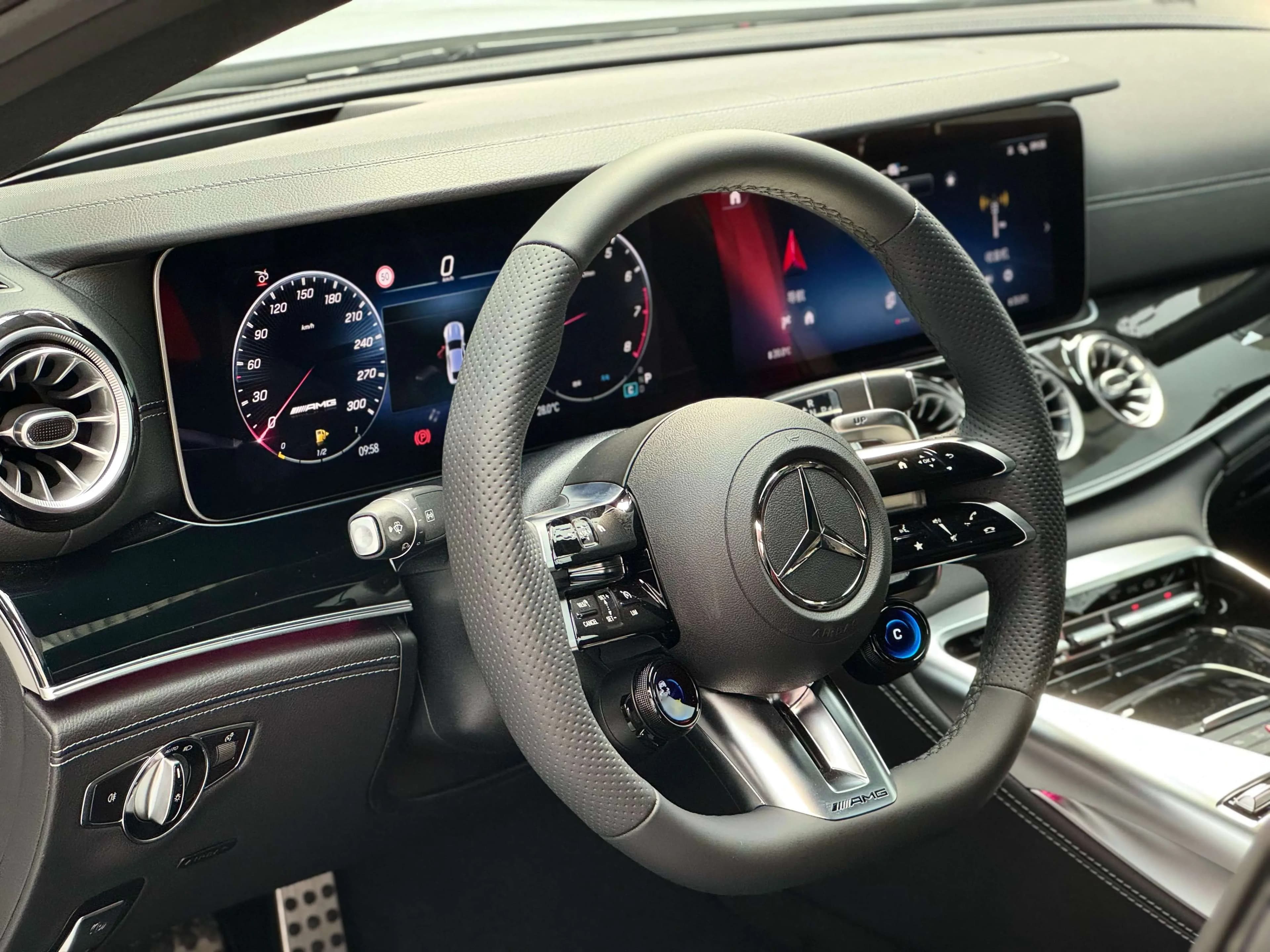 Mercedes-Benz AMG GT 2025 г. — фото 12