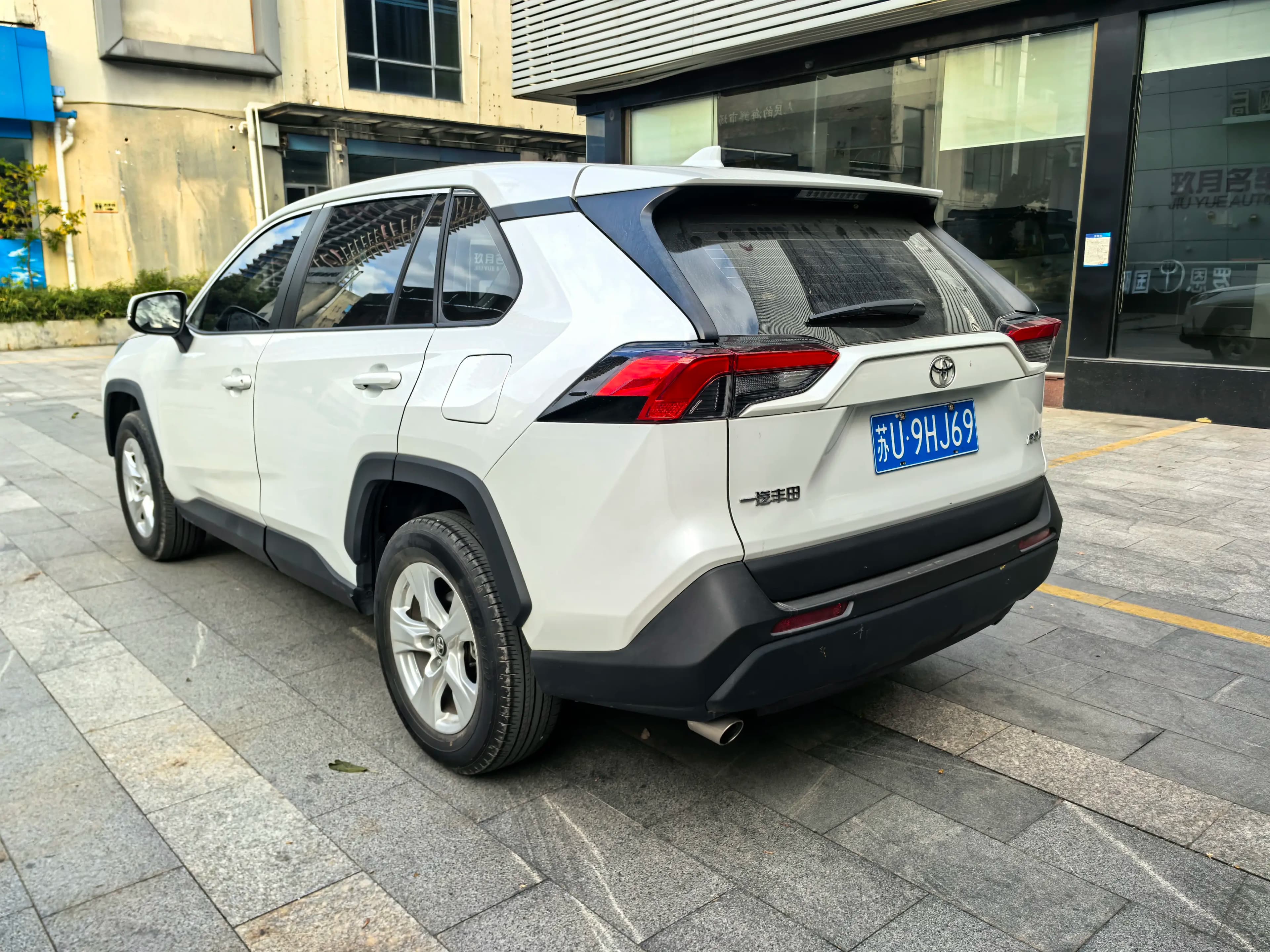 Toyota RAV4 2024 г. 19062 км. — фото 4