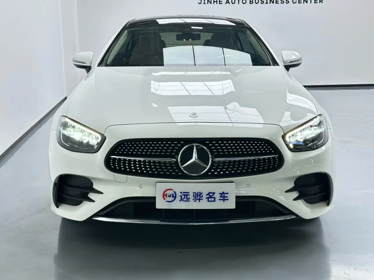 Mercedes-Benz E-Class 2023 г. 35087 км. — фото 2