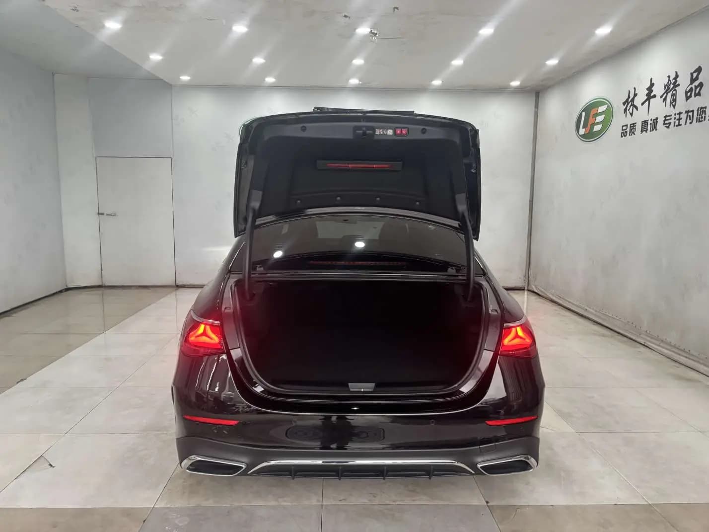 Mercedes-Benz E-Class PHEV 2025 г. 4079 км. — фото 23