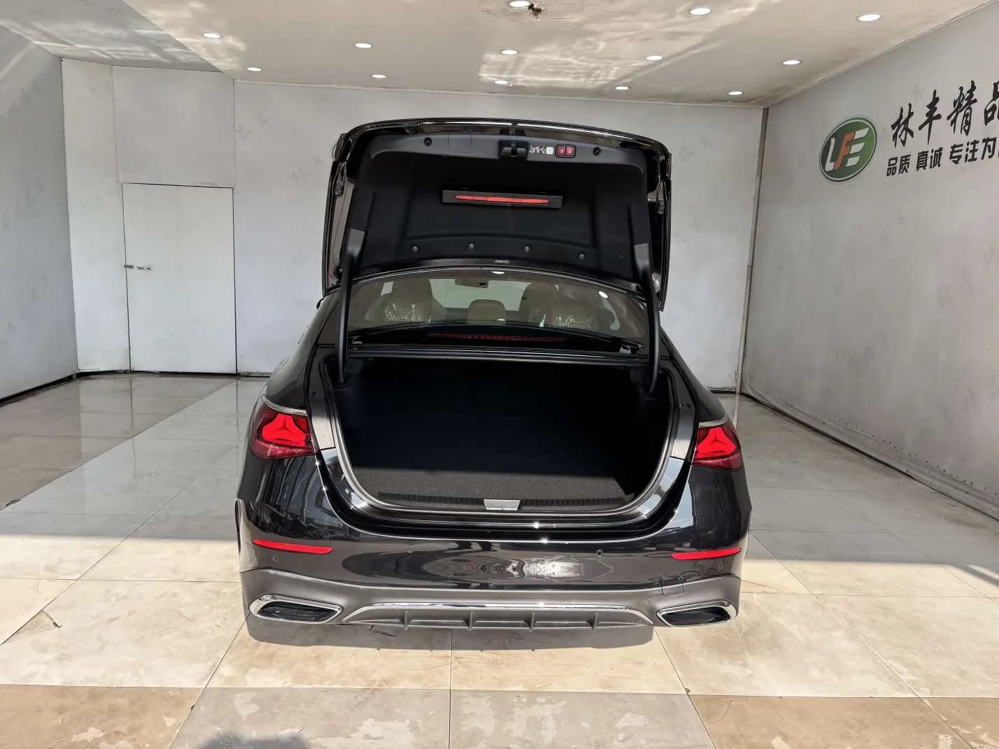 Mercedes-Benz E-Class PHEV 2025 г. — фото 25