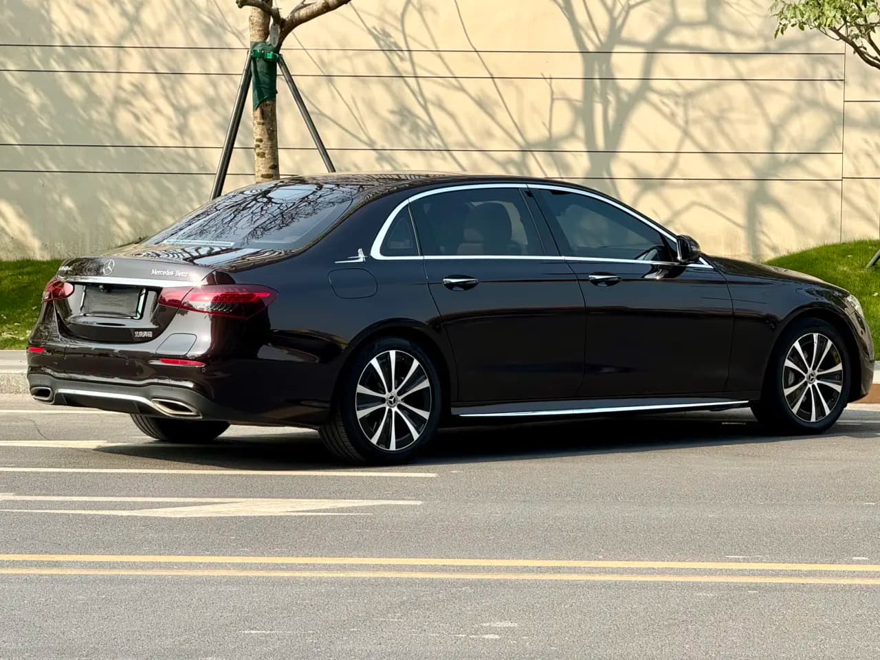 Mercedes-Benz E-Class PHEV 2023 г. 50082 км. — фото 4