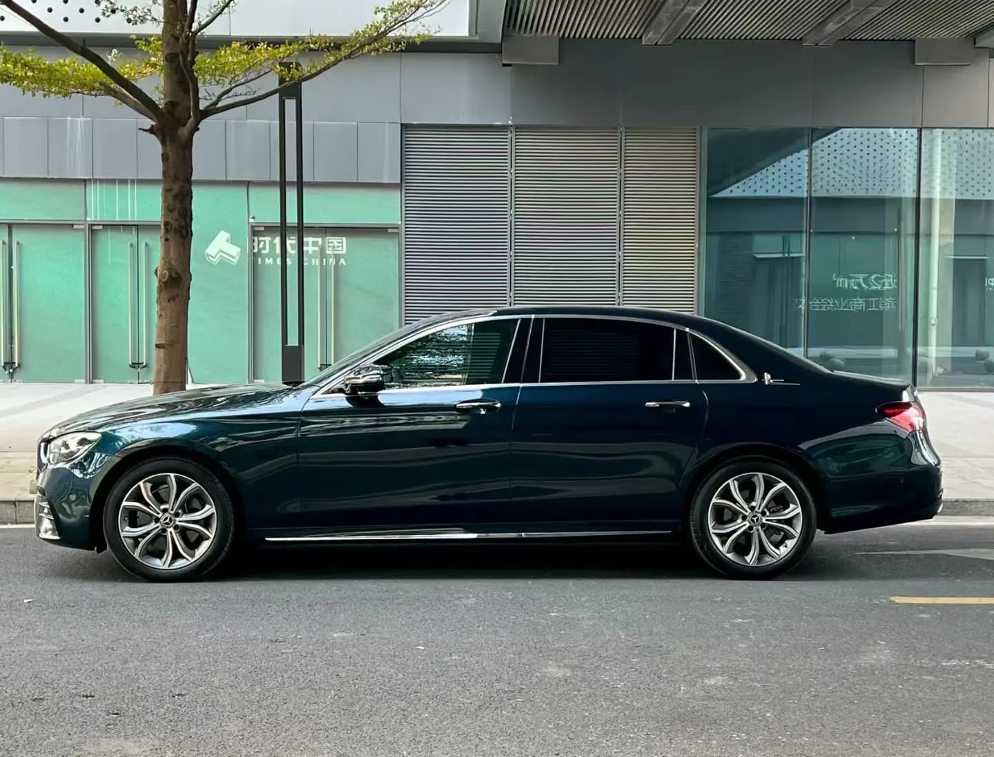 Mercedes-Benz E-Class 2023 г. 17089 км. — фото 3
