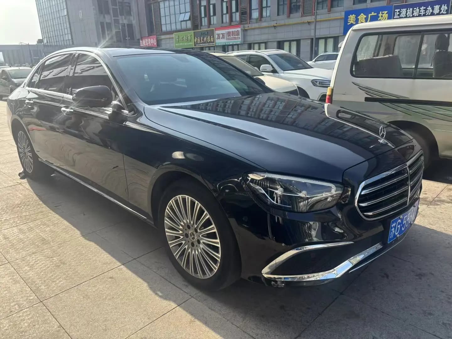 Mercedes-Benz E-Class 2023 г. 35098 км. — фото 3