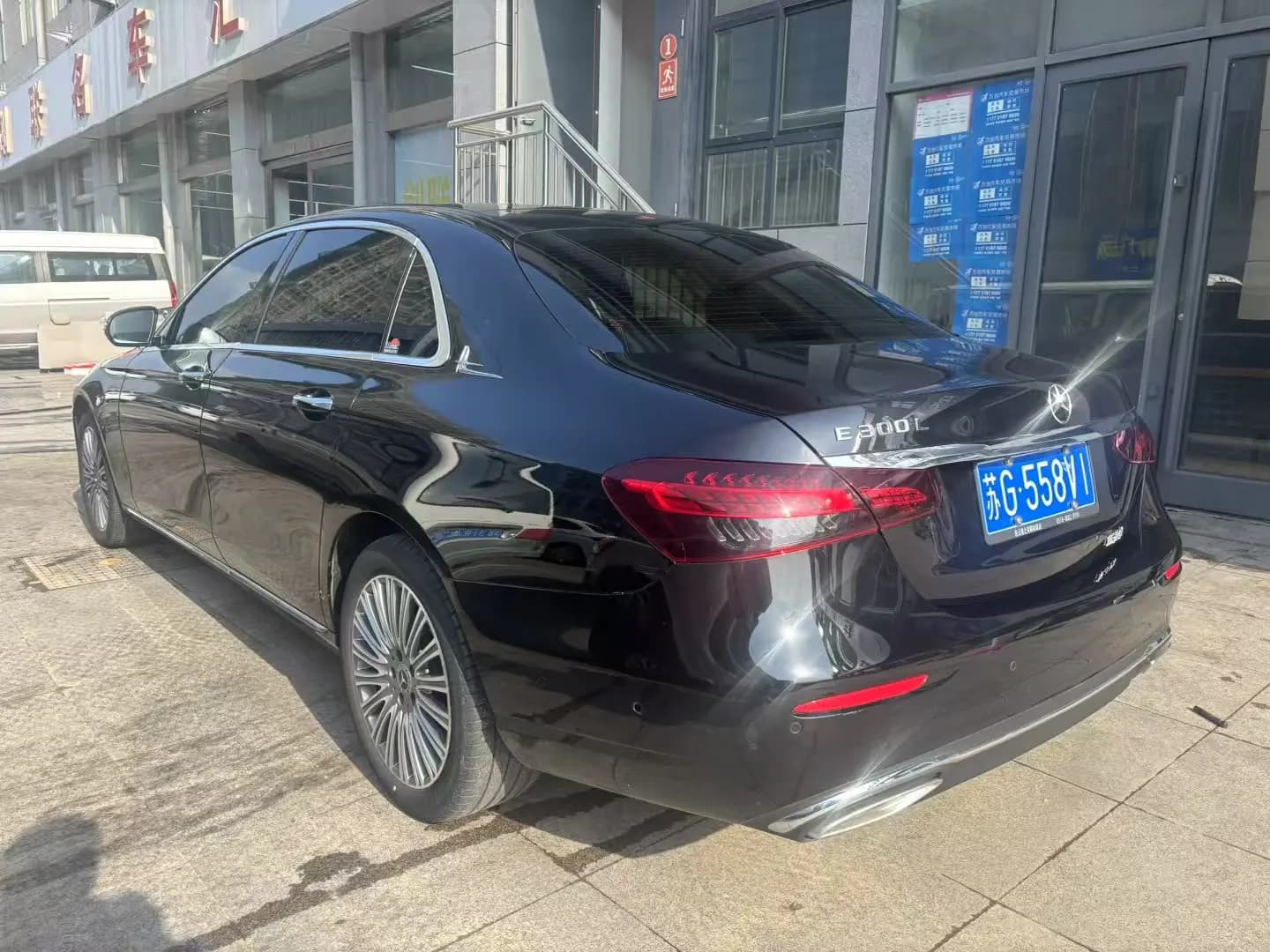 Mercedes-Benz E-Class 2023 г. 35098 км. — фото 4