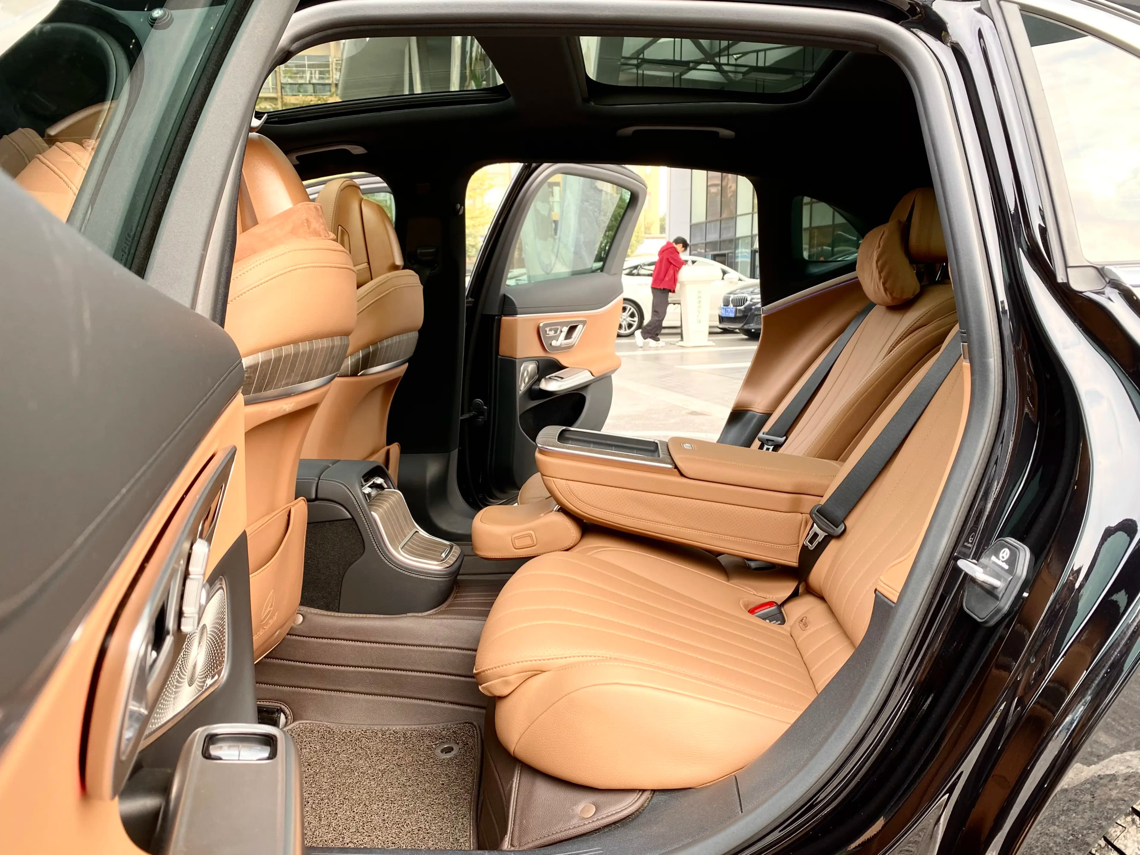 Mercedes-Benz E-Class 2025 г. 16044 км. — фото 12