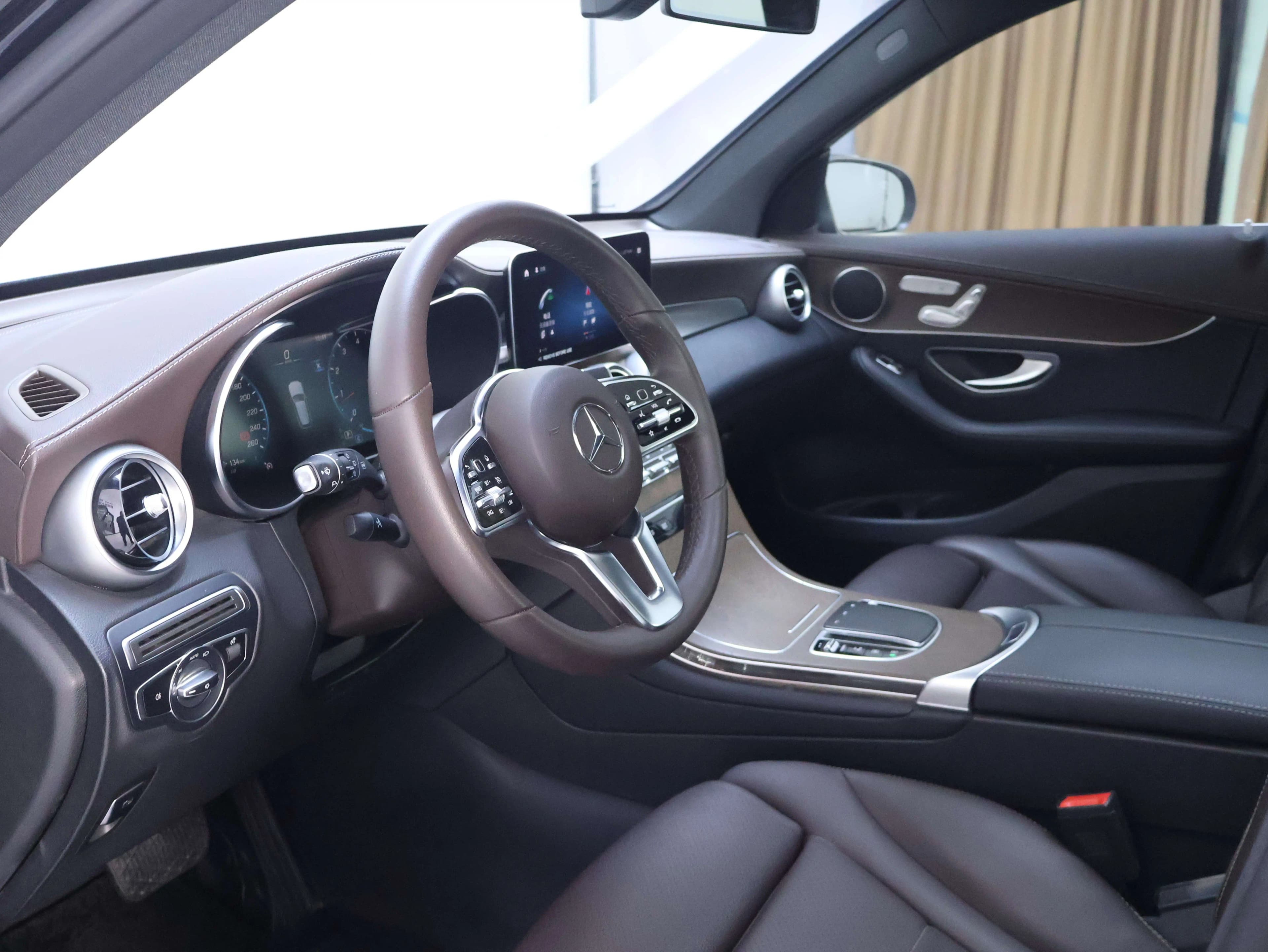 Mercedes-Benz GLC 2022 г. 45213 км. — фото 17