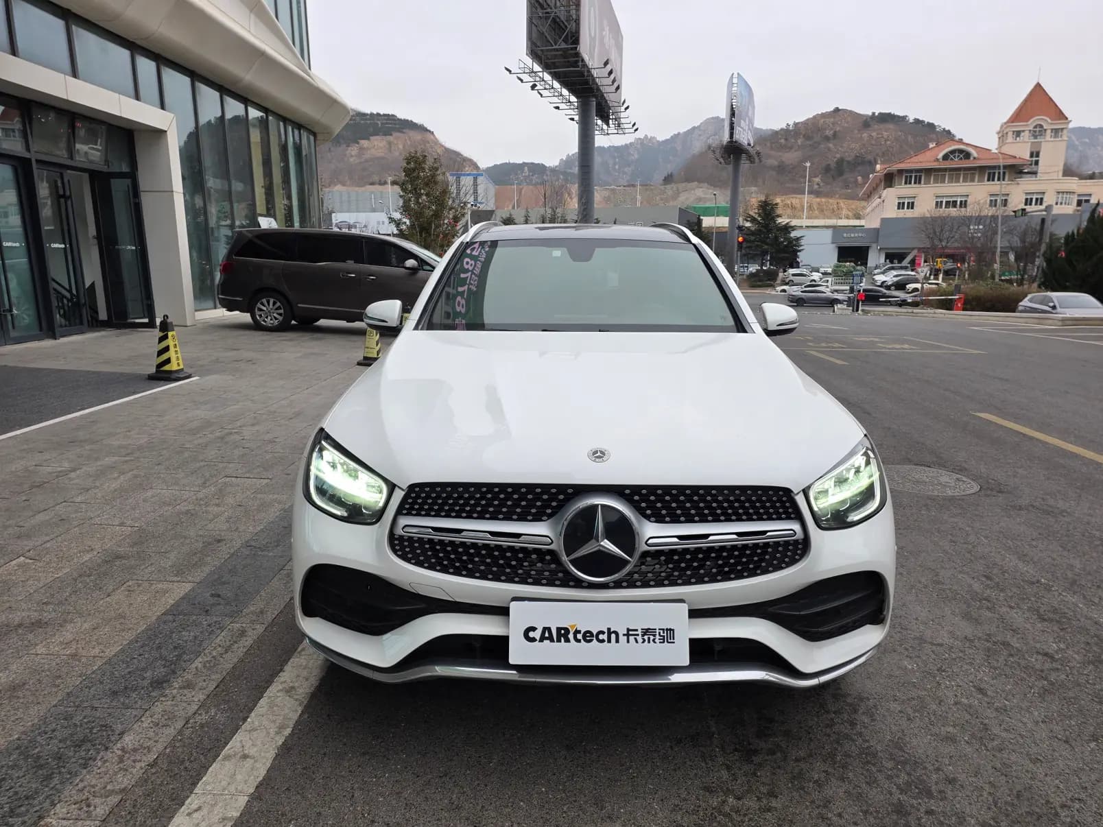 Mercedes-Benz GLC 2023 г. 42014 км. — фото 2