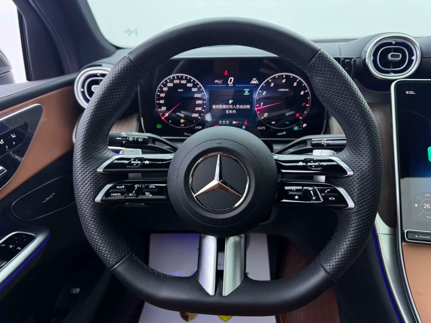 Mercedes-Benz GLC 2025 г. 15030 км. — фото 17