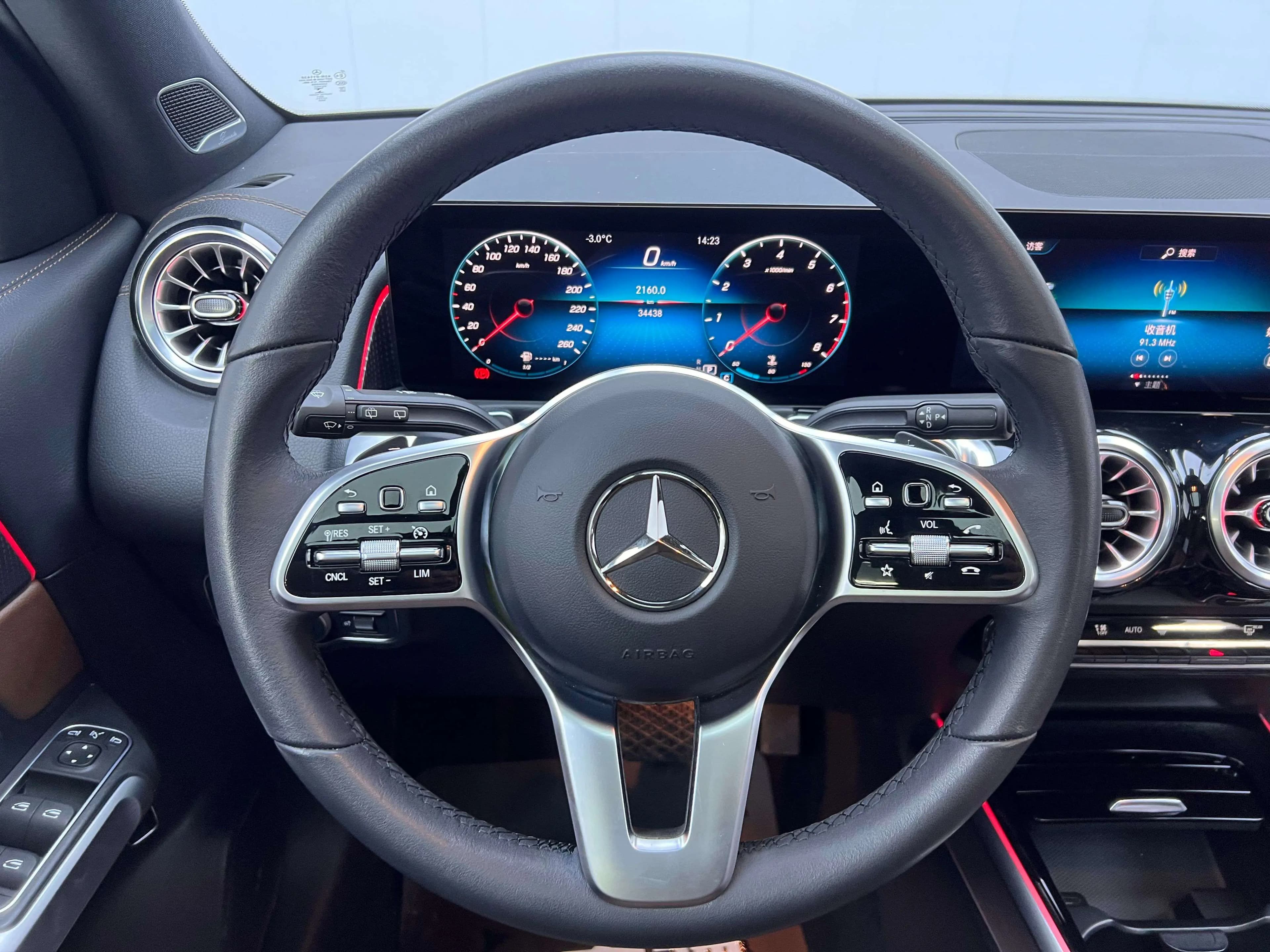 Mercedes-Benz GLB 2023 г. 34117 км. — фото 17