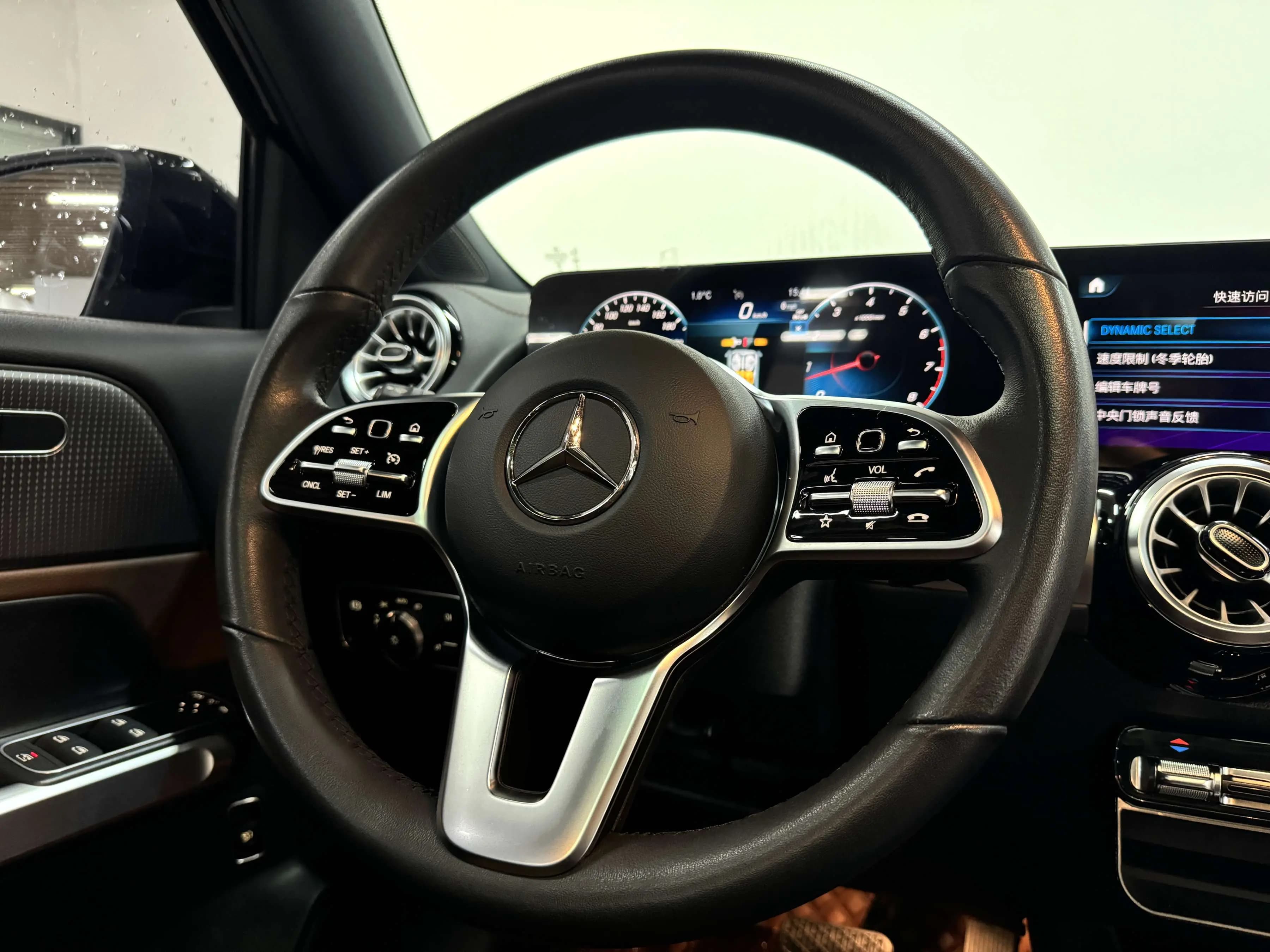 Mercedes-Benz GLB 2023 г. 38919 км. — фото 12