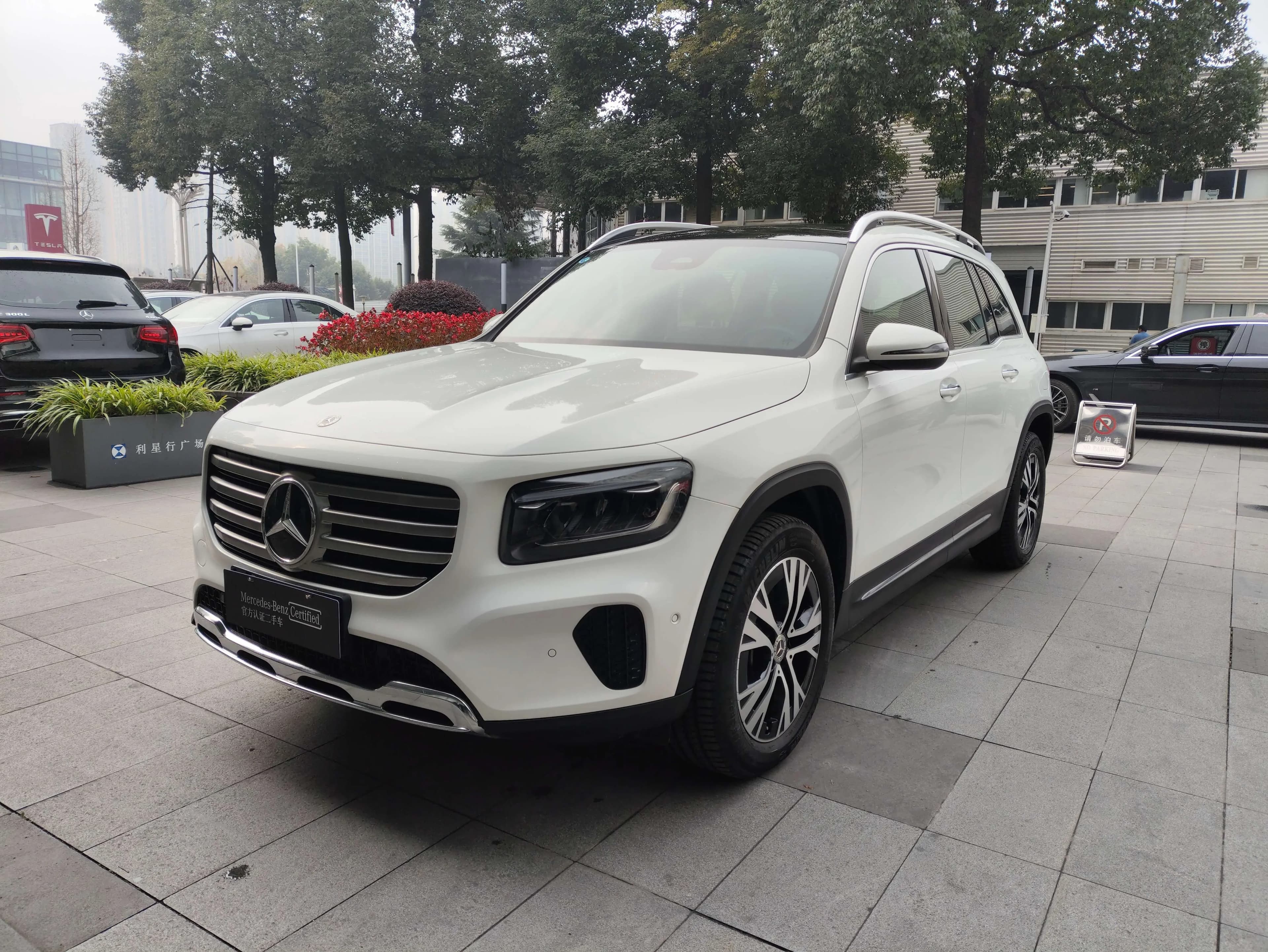 Mercedes-Benz GLB 2025 г. 15062 км.