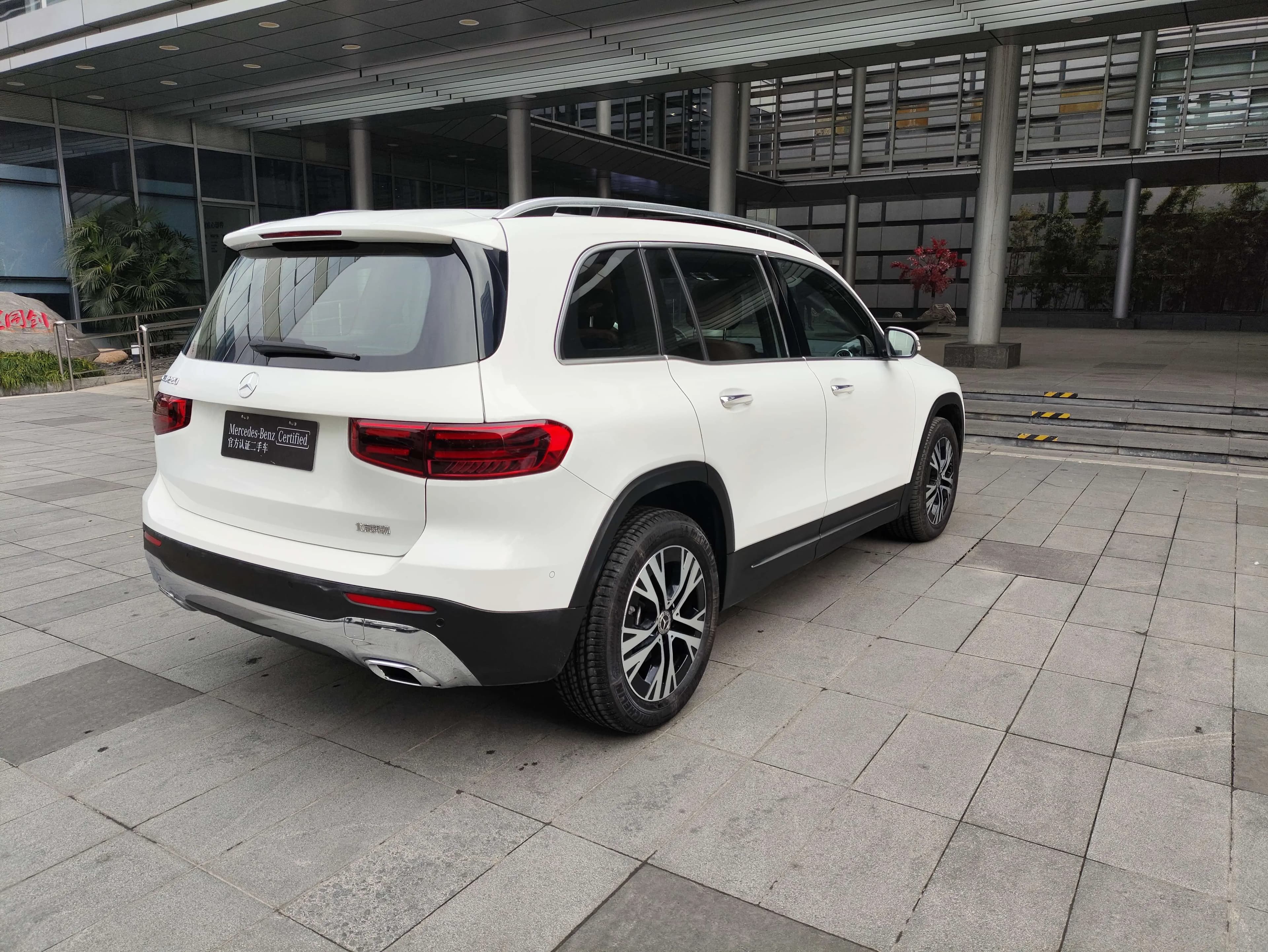 Mercedes-Benz GLB 2025 г. 15062 км. — фото 5