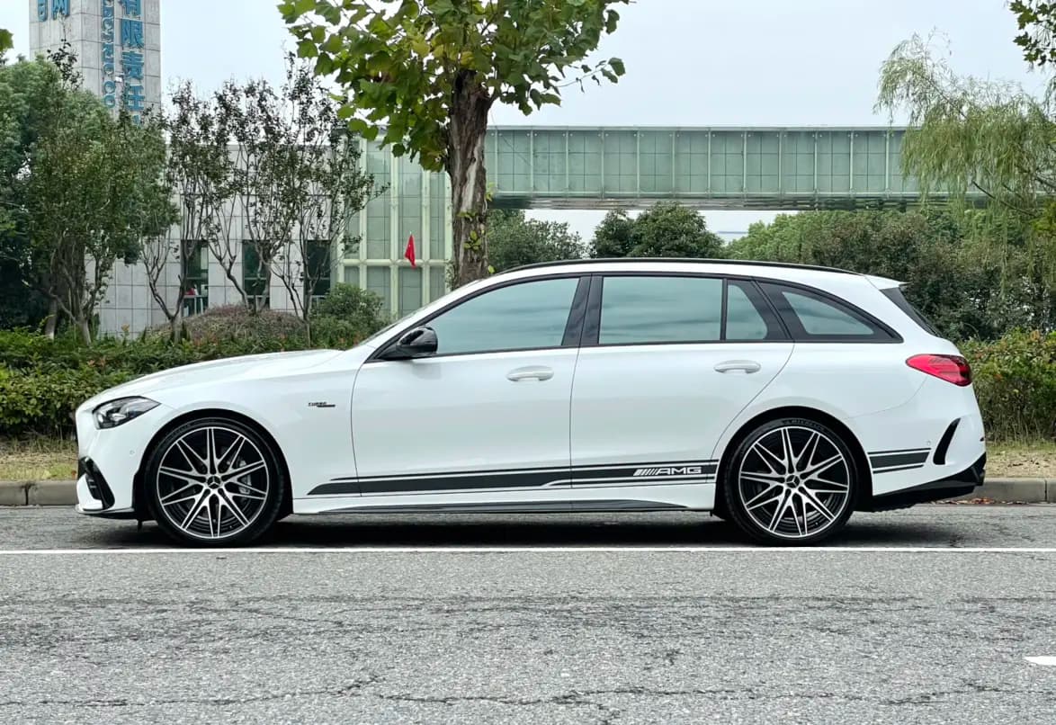Mercedes-Benz C-Class AMG 2024 г. 16070 км. — фото 4