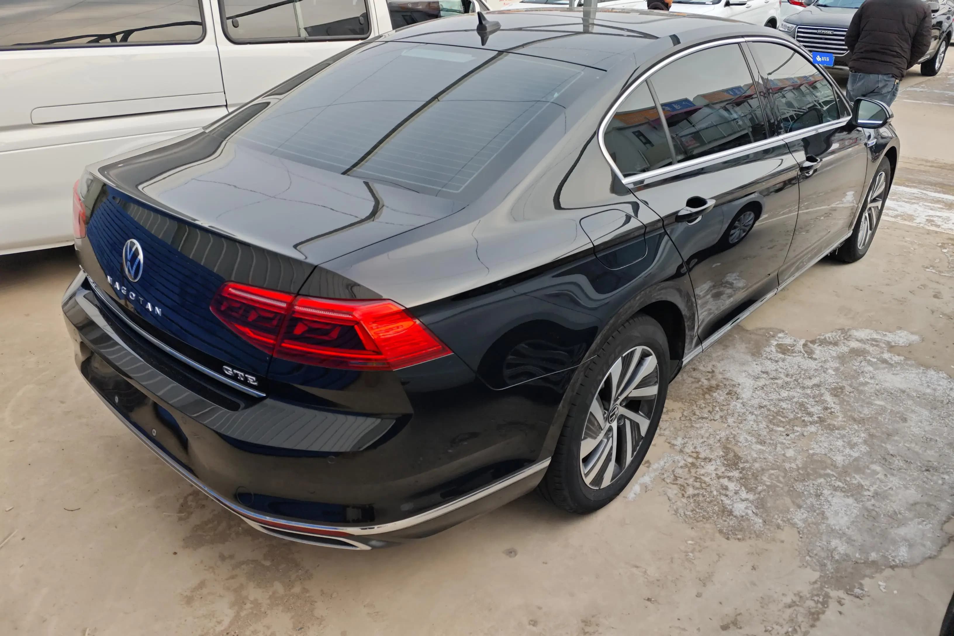 Volkswagen Magotan PHEV 2022 г. 50346 км. — фото 2