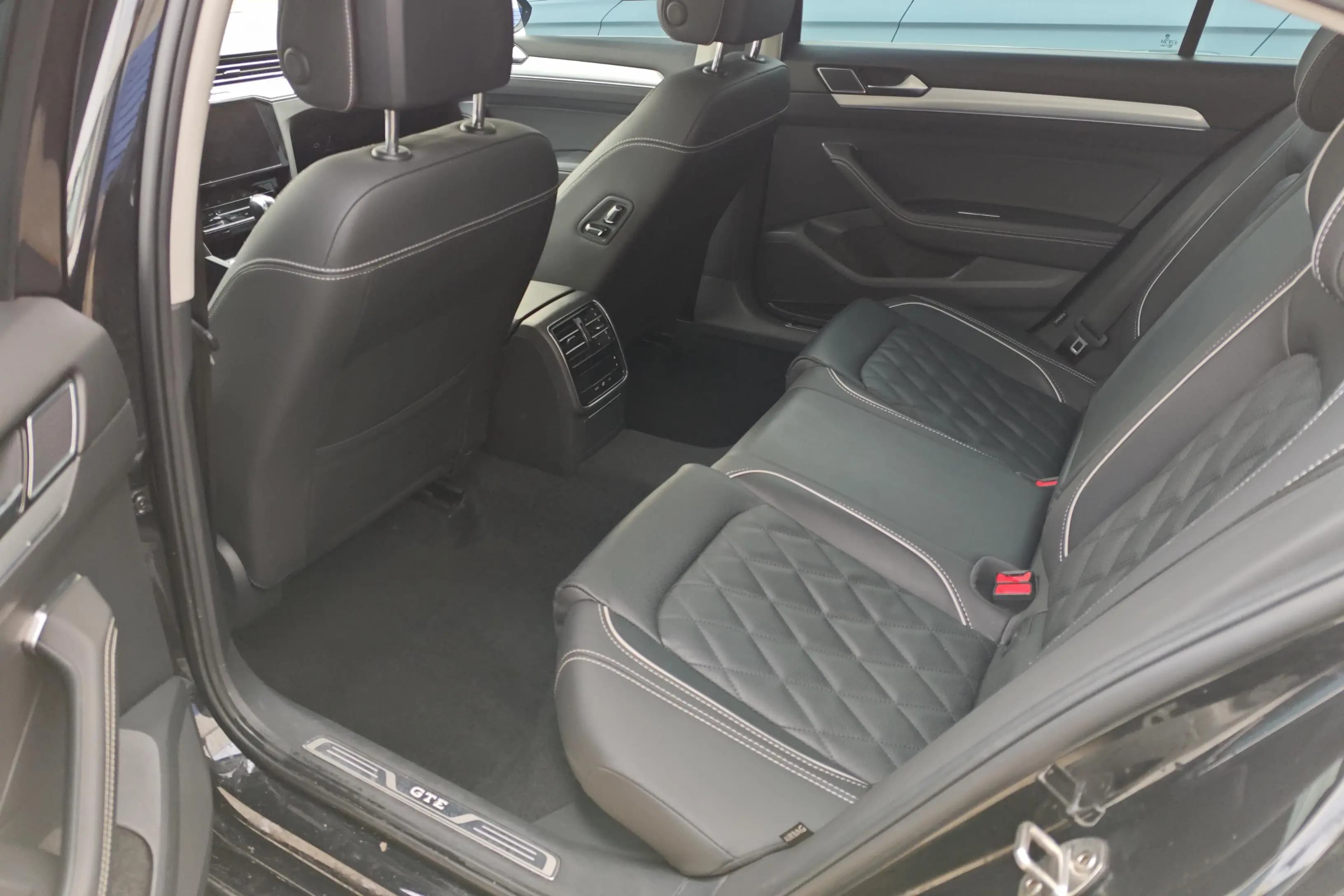 Volkswagen Magotan PHEV 2022 г. 50346 км. — фото 15