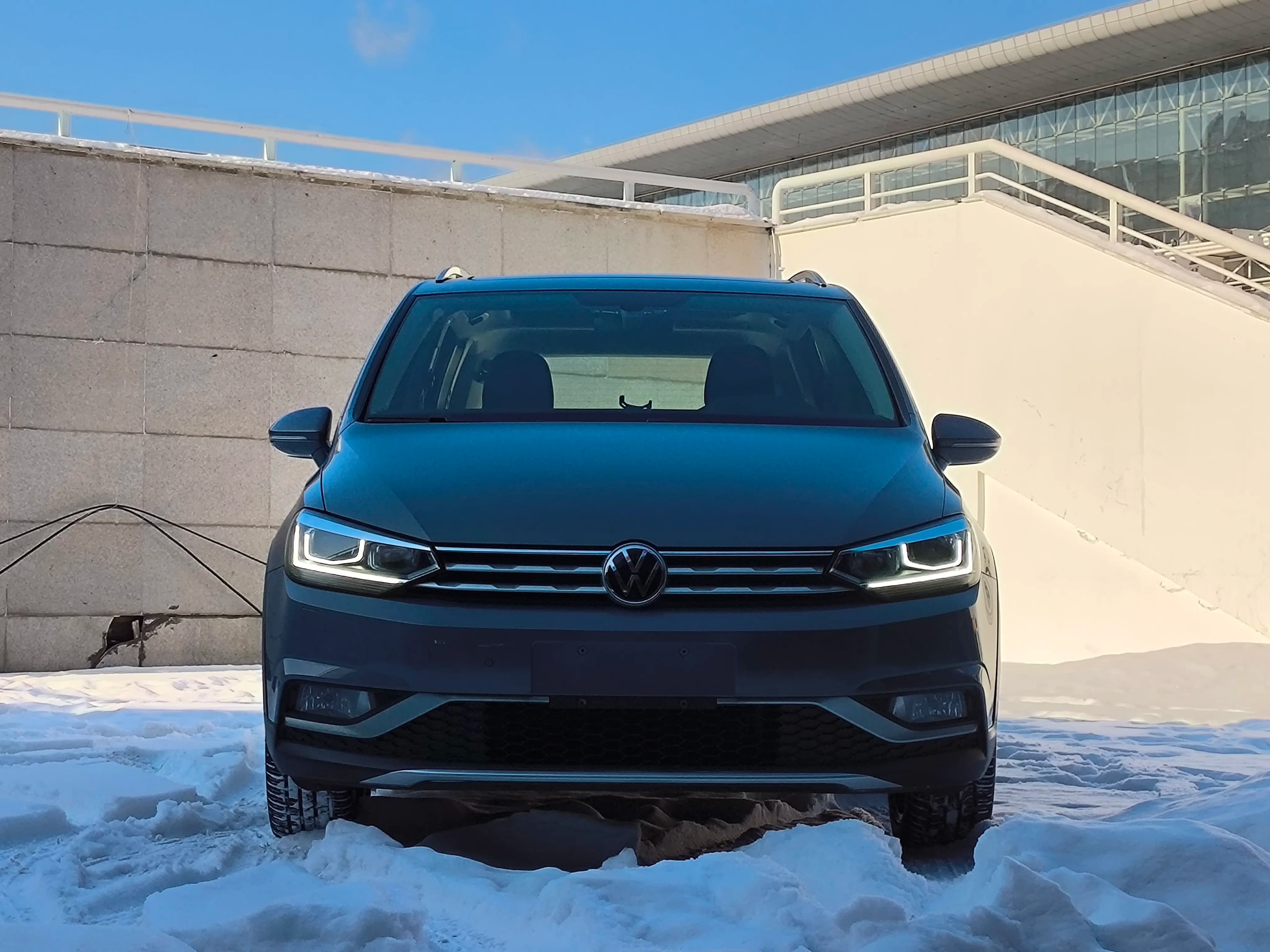 Volkswagen Touran L 2021 г. 35379 км. — фото 2