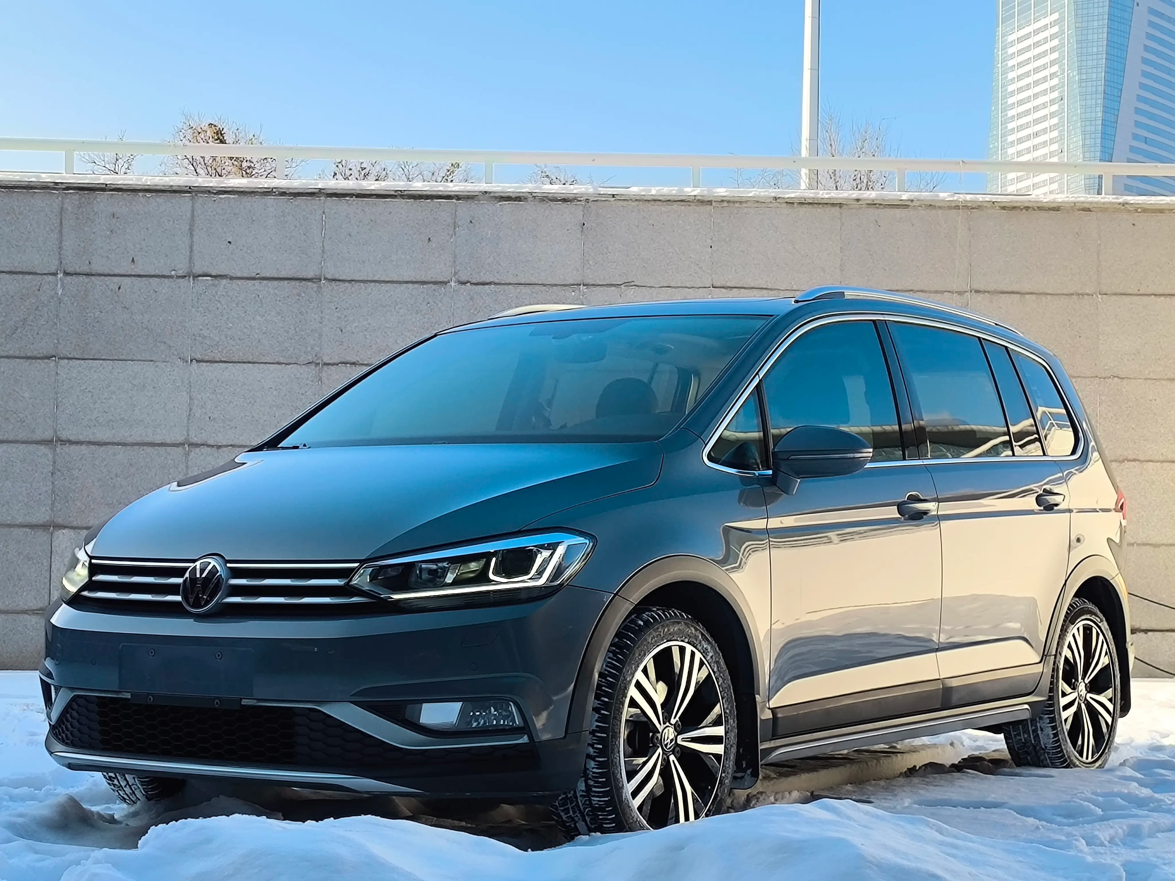 Volkswagen Touran L 2021 г. 35379 км. — фото 11