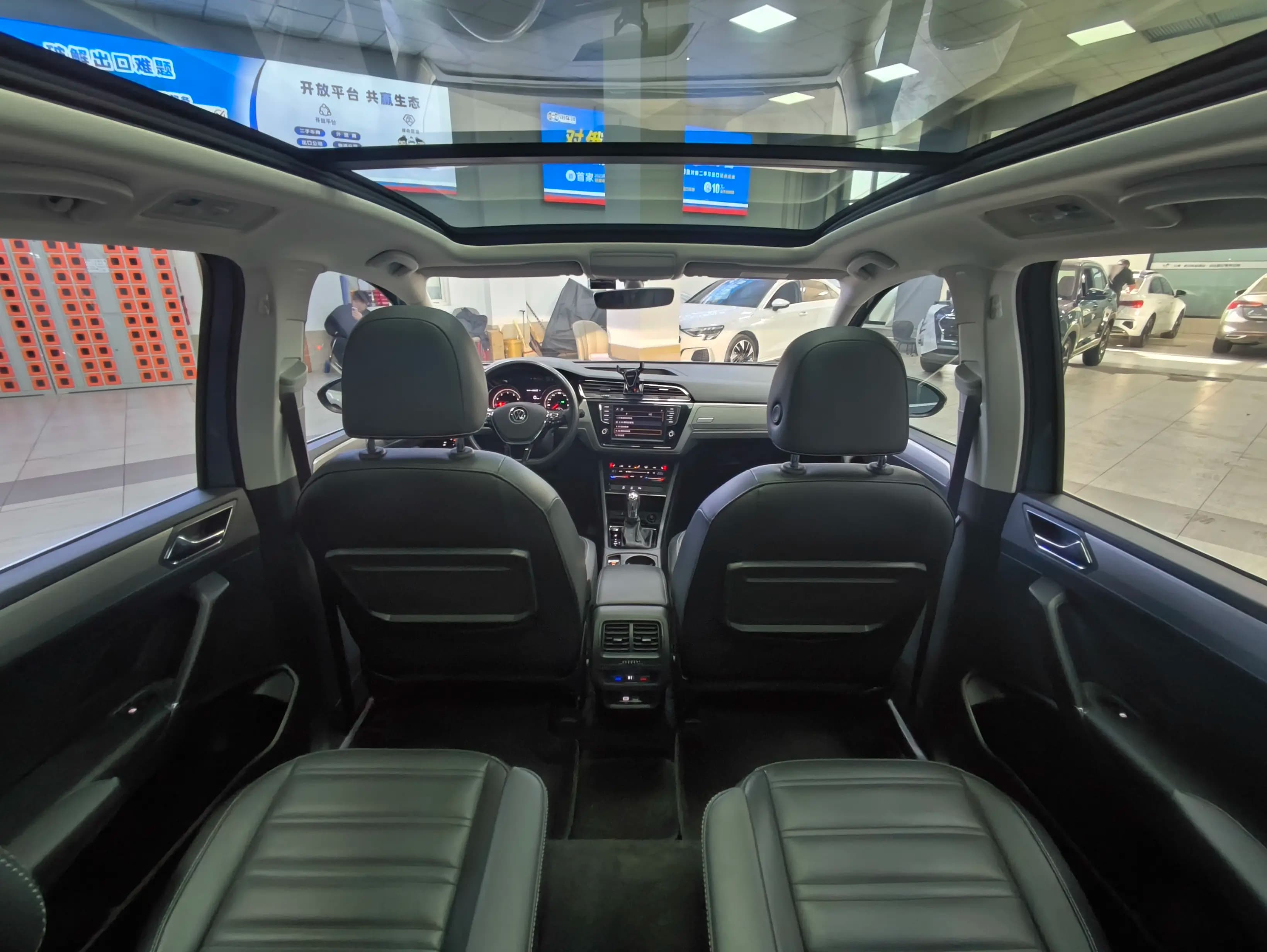 Volkswagen Touran L 2021 г. 35379 км. — фото 14