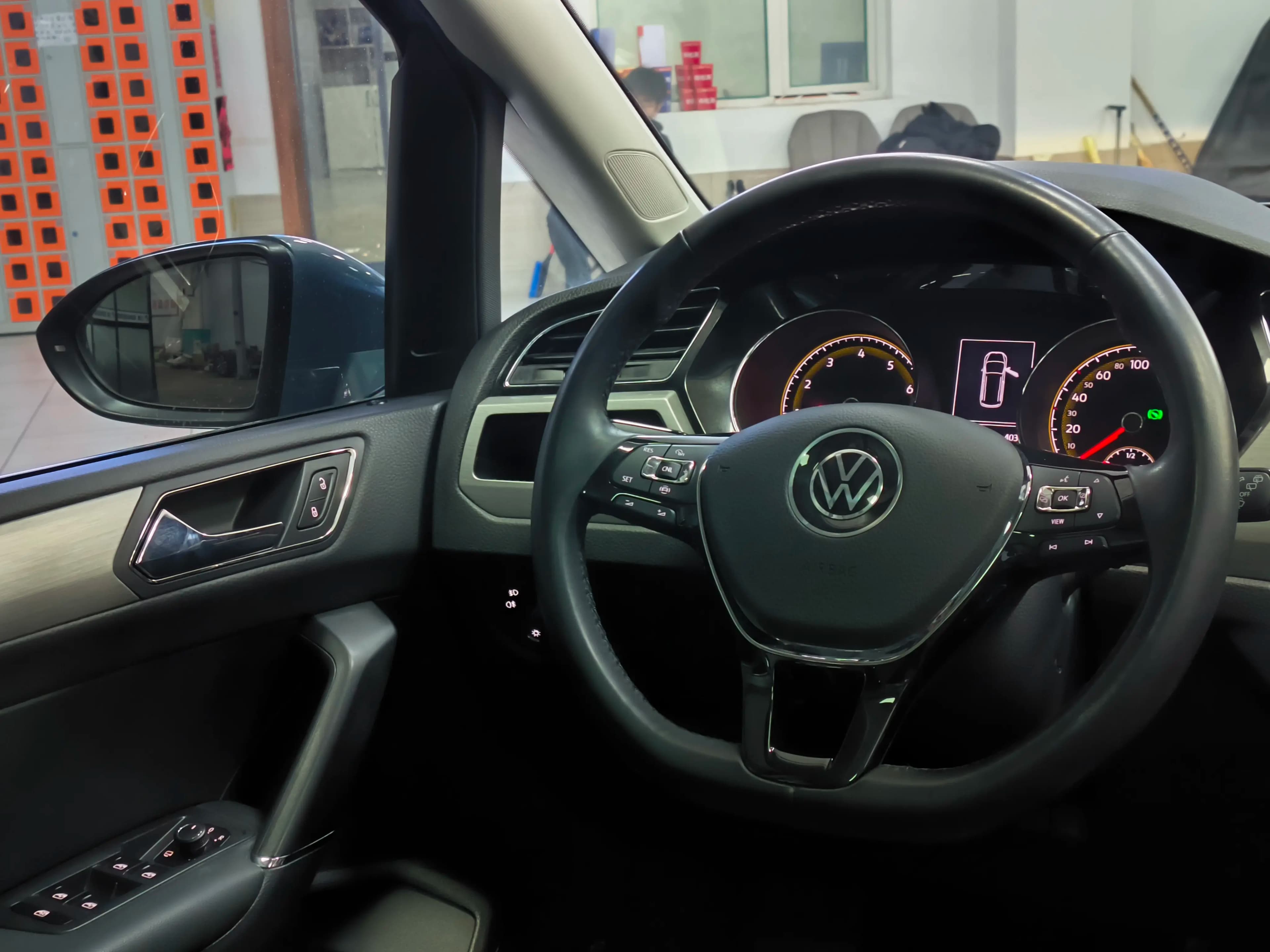 Volkswagen Touran L 2021 г. 35379 км. — фото 17