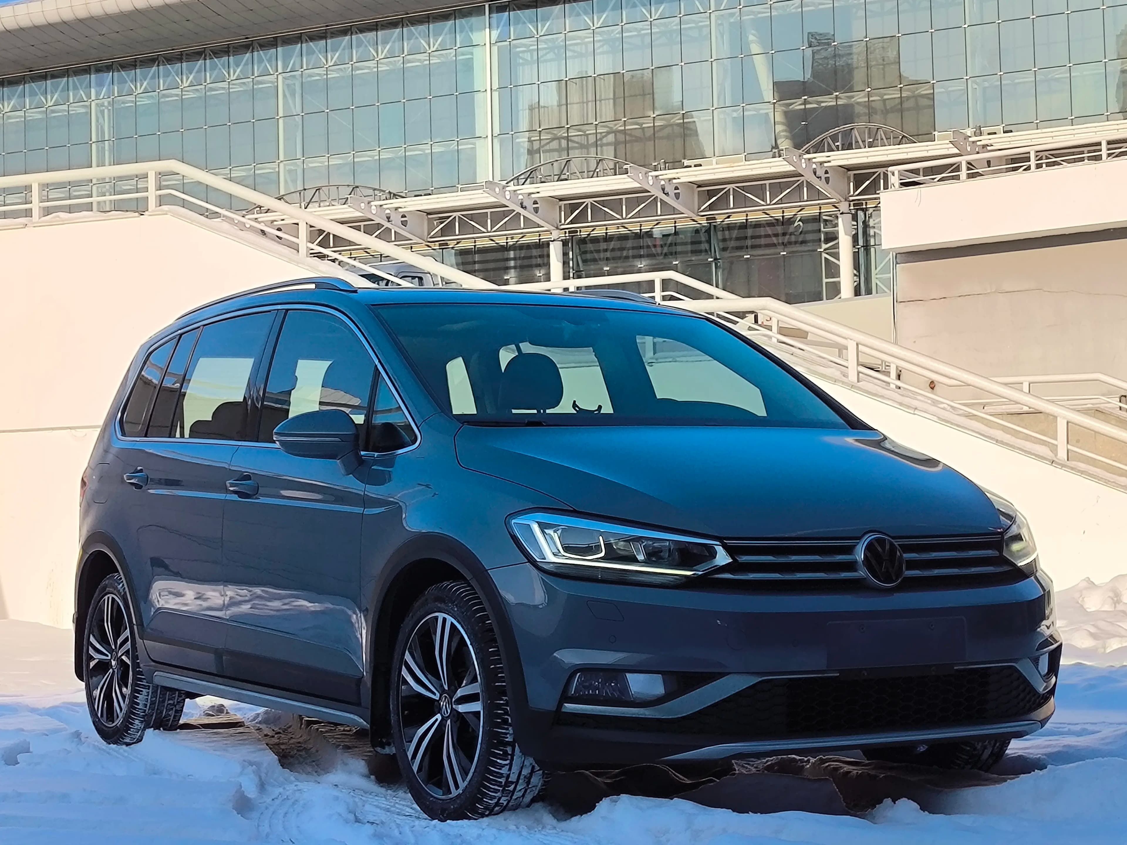Volkswagen Touran L 2021 г. 35379 км. — фото 3