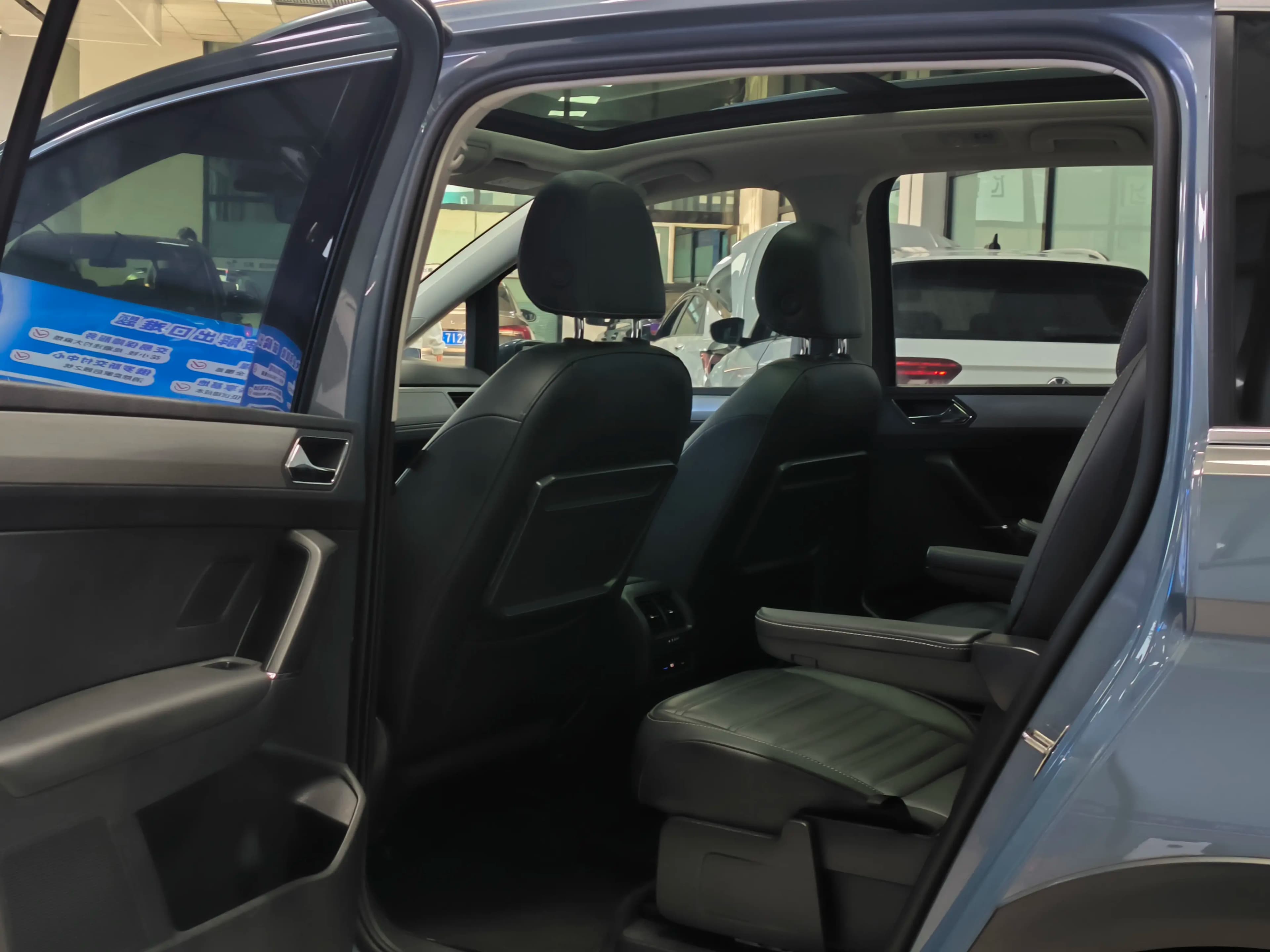 Volkswagen Touran L 2021 г. 35379 км. — фото 21