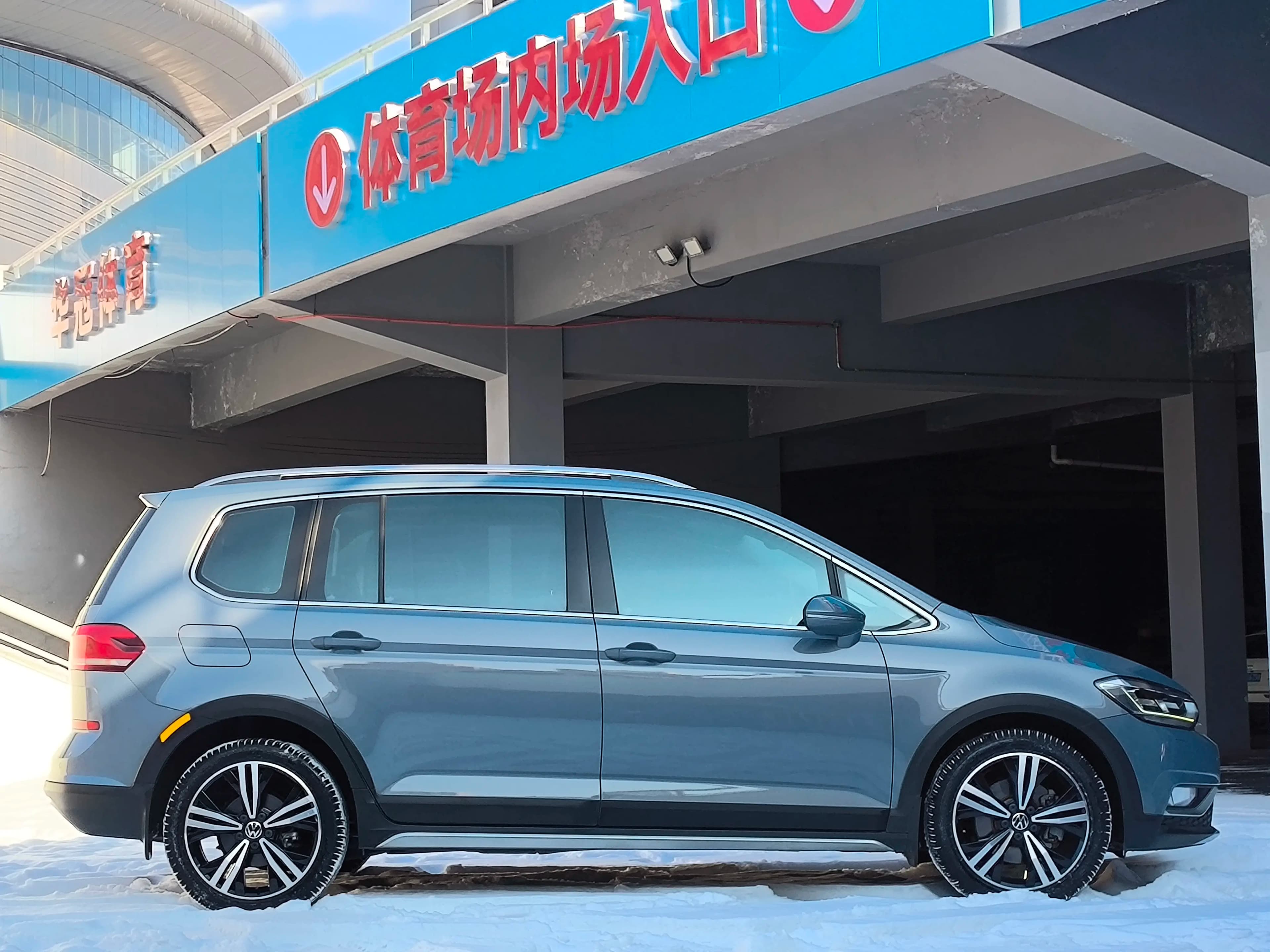Volkswagen Touran L 2021 г. 35379 км. — фото 8