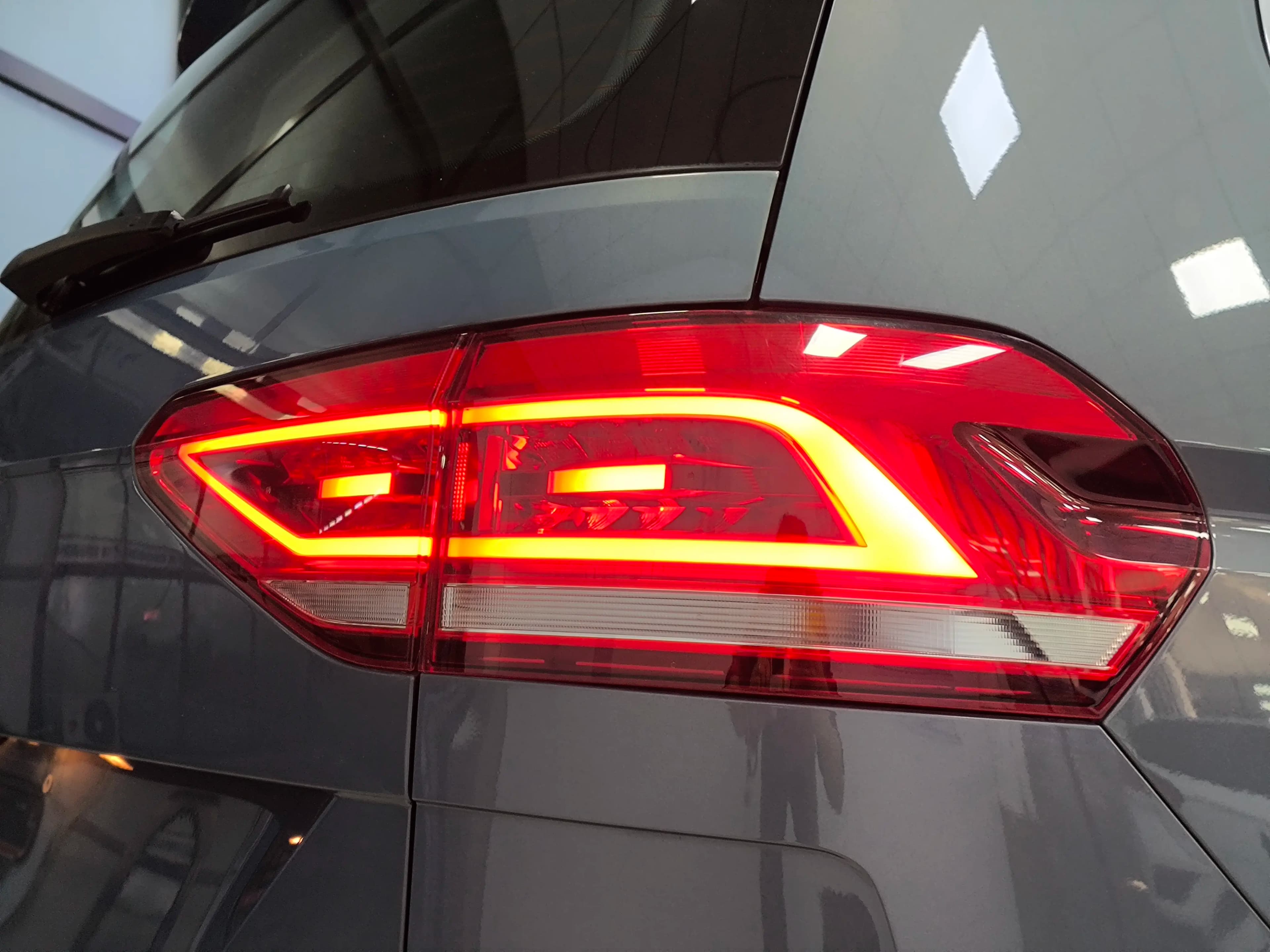 Volkswagen Touran L 2021 г. 35379 км. — фото 10