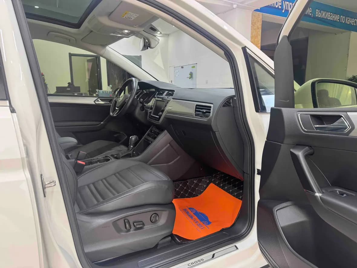 Volkswagen Touran L 2021 г. 40080 км. — фото 12