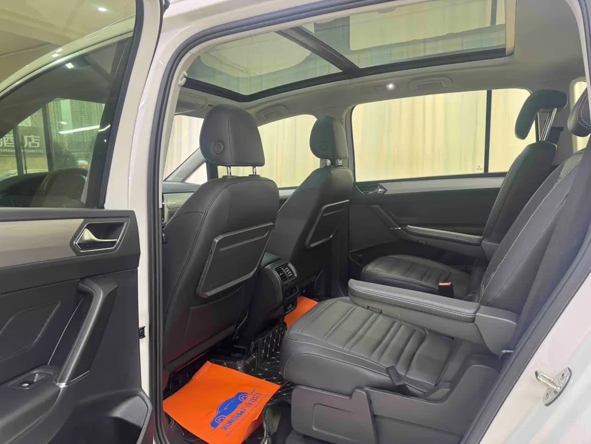 Volkswagen Touran L 2021 г. 40080 км. — фото 13