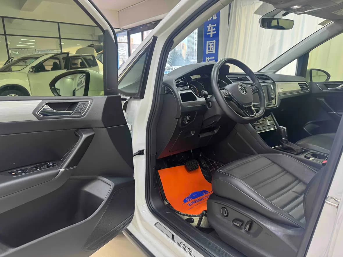 Volkswagen Touran L 2021 г. 40080 км. — фото 15
