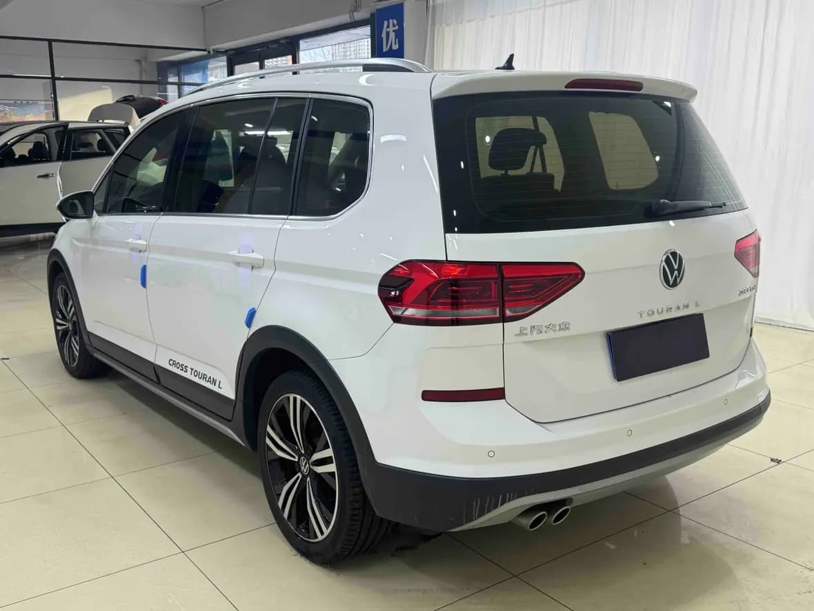 Volkswagen Touran L 2021 г. 40080 км. — фото 4