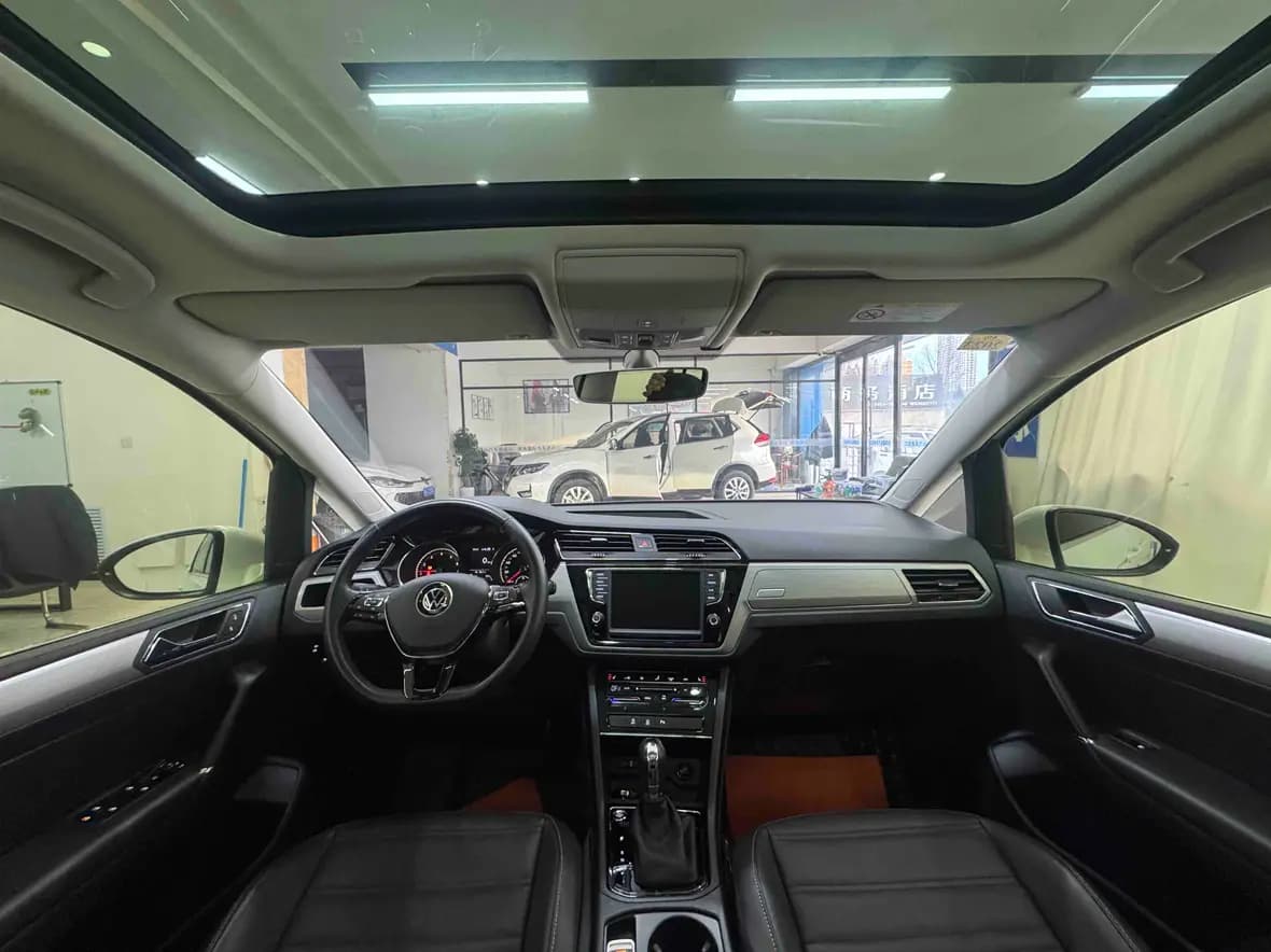 Volkswagen Touran L 2021 г. 40080 км. — фото 5