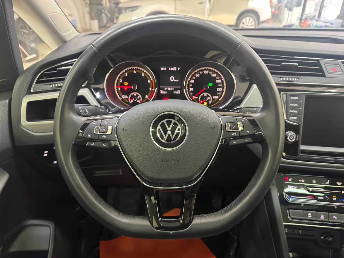 Volkswagen Touran L 2021 г. 40080 км. — фото 7