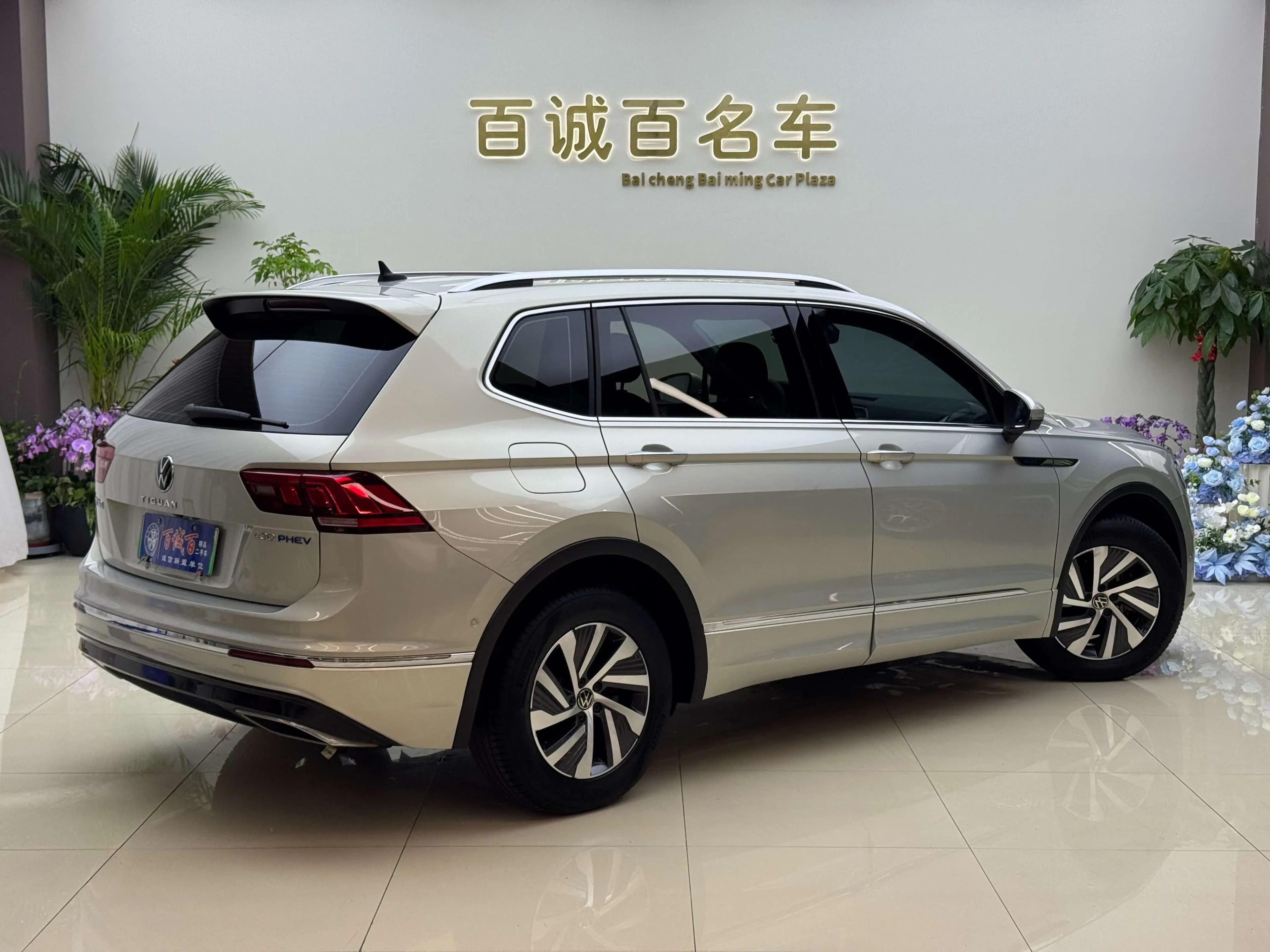 Volkswagen Tiguan L PHEV 2021 г. 40238 км. — фото 3