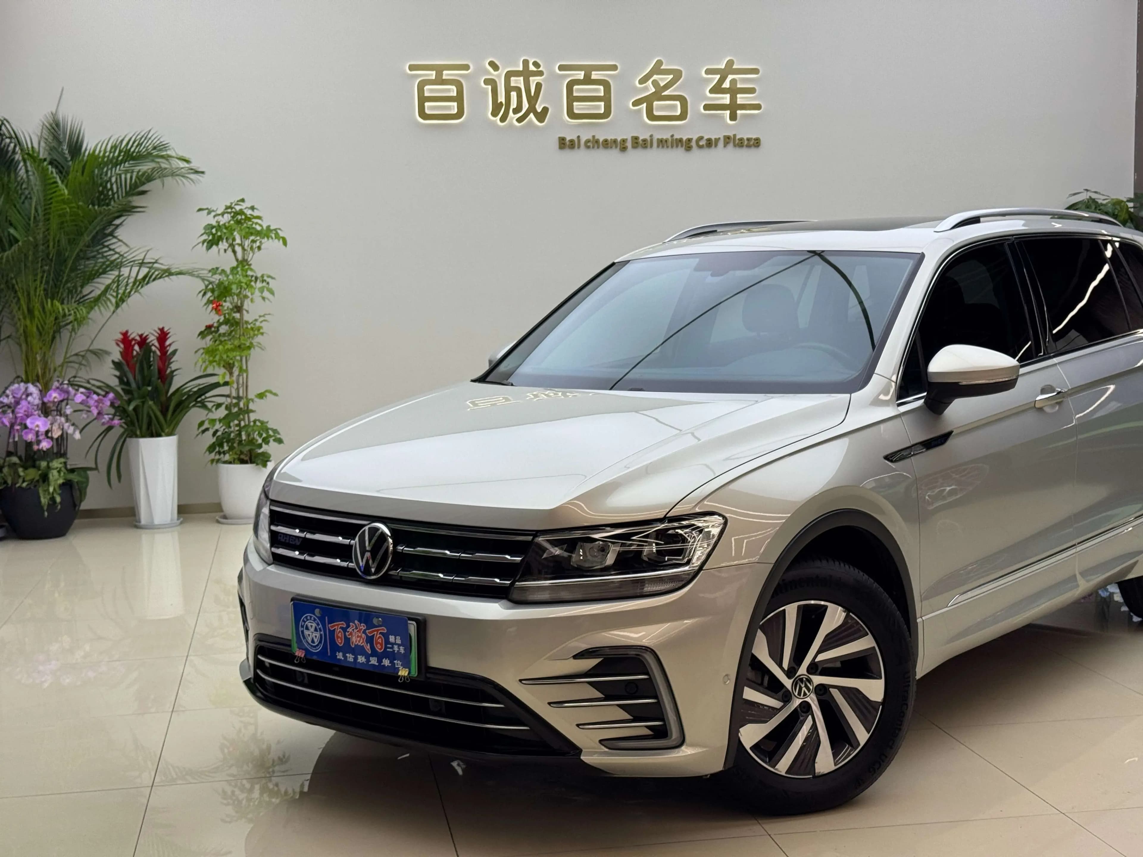 Volkswagen Tiguan L PHEV 2021 г. 40238 км. — фото 8