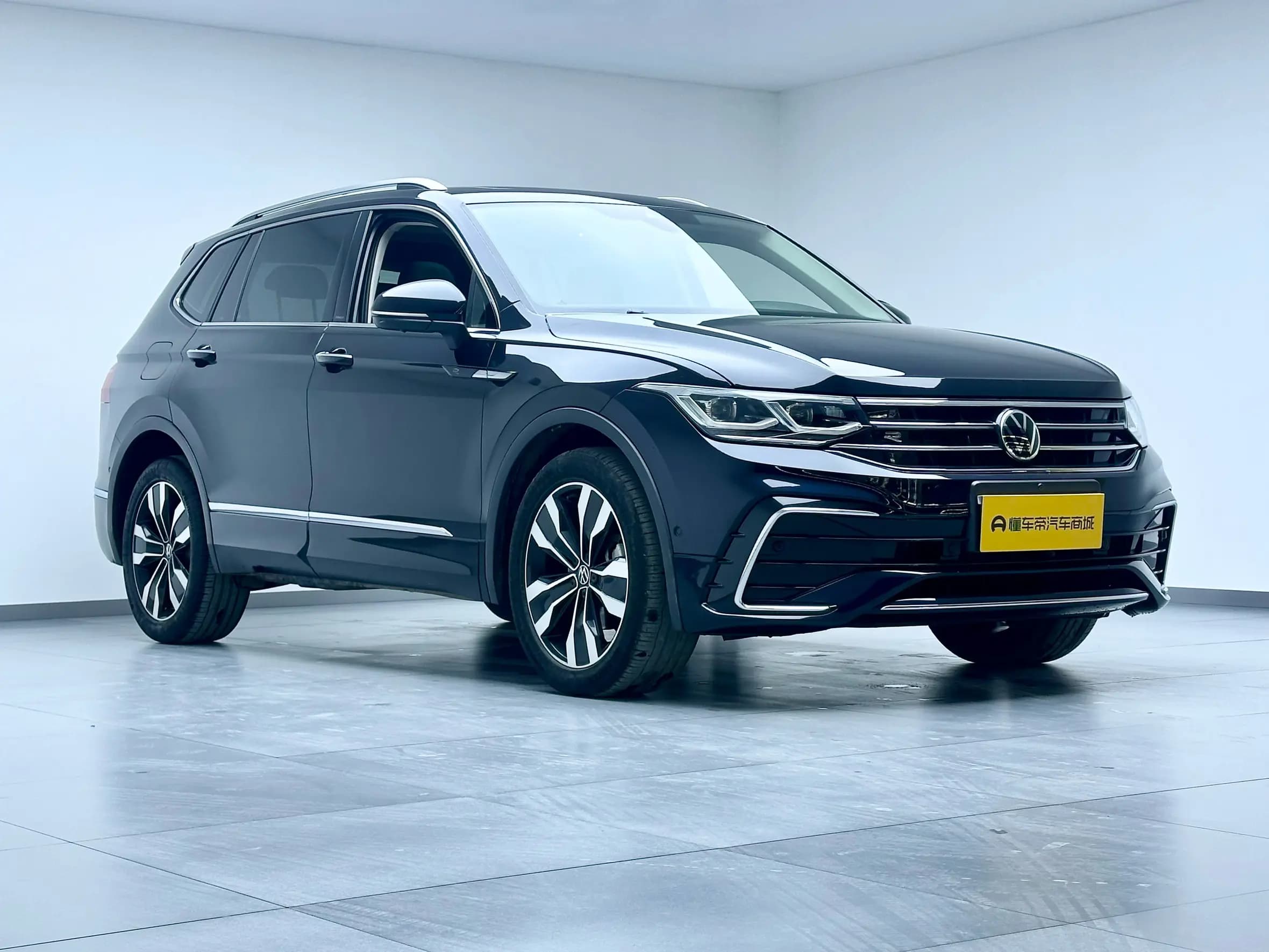 Volkswagen Tiguan L 2022 г. 58439 км. — фото 3