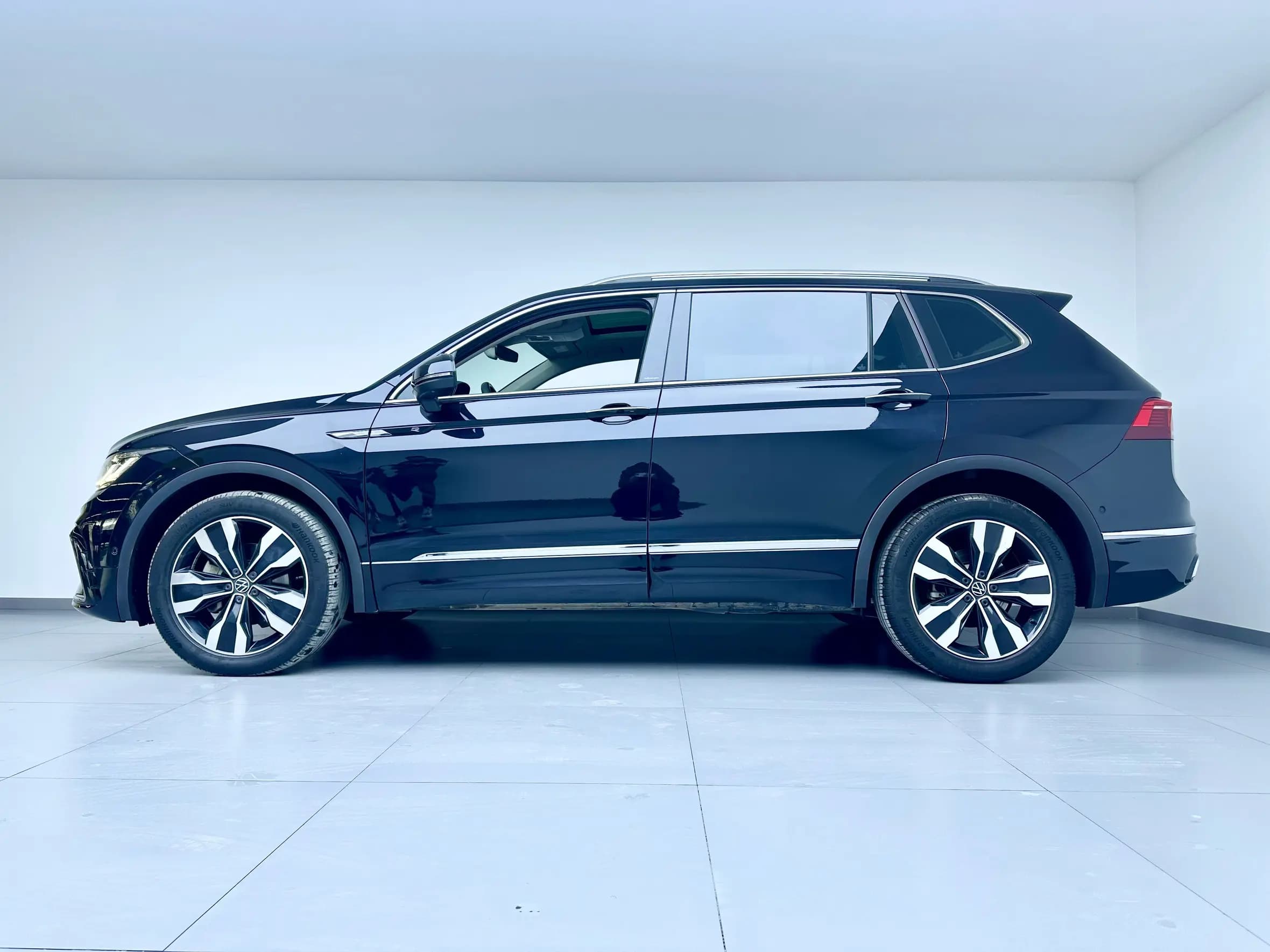 Volkswagen Tiguan L 2022 г. 58439 км. — фото 4