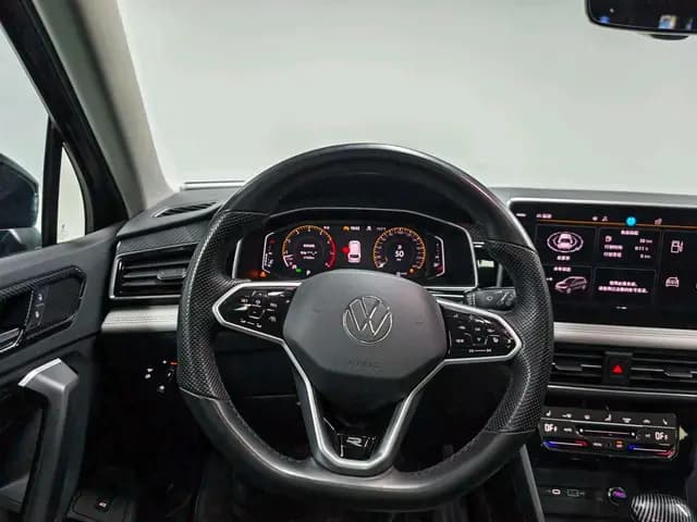 Volkswagen Tiguan L 2023 г. 41740 км. — фото 13