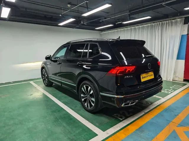 Volkswagen Tiguan L 2023 г. 41740 км. — фото 3
