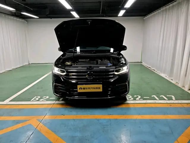 Volkswagen Tiguan L 2023 г. 41740 км. — фото 8