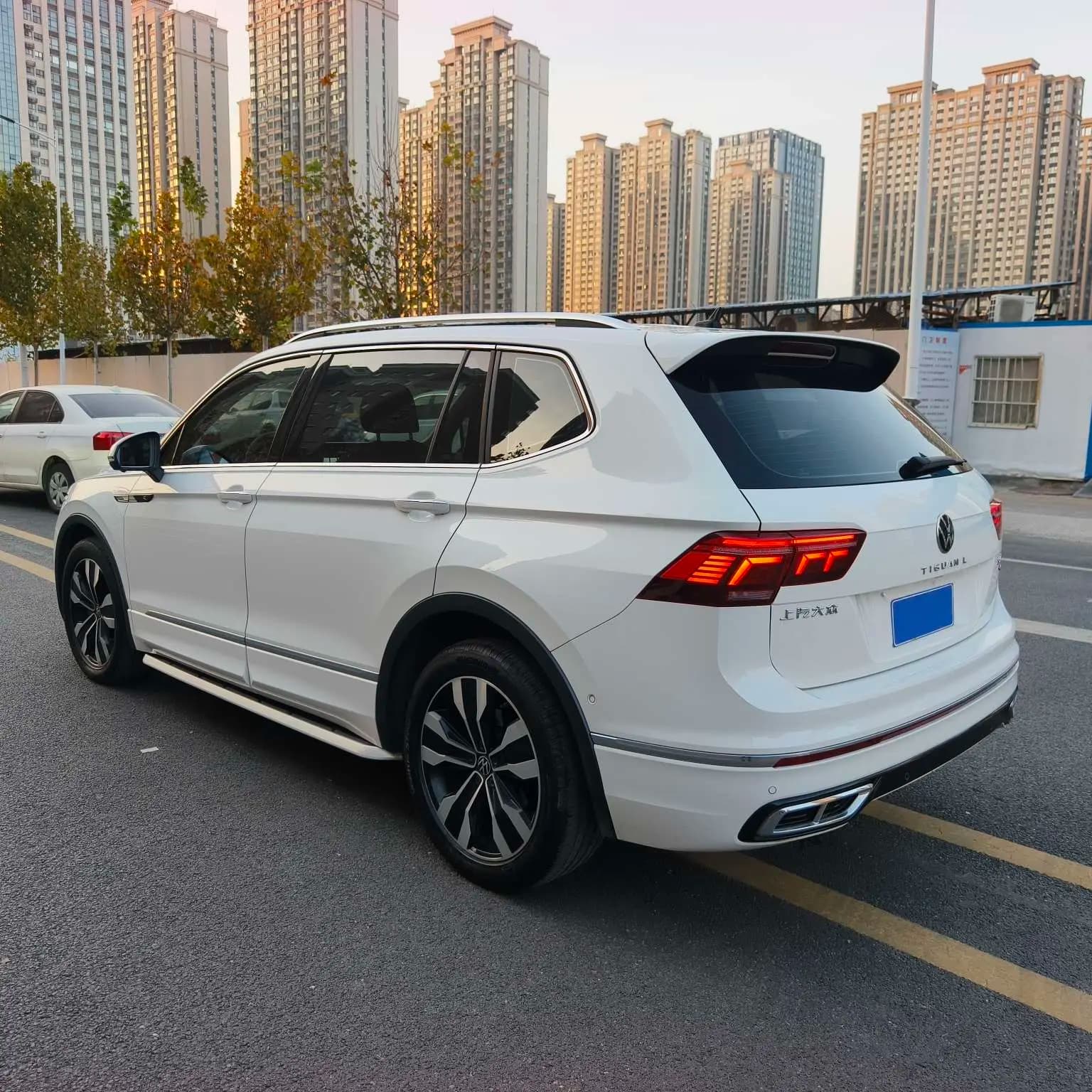 Volkswagen Tiguan L 2022 г. 52041 км. — фото 3