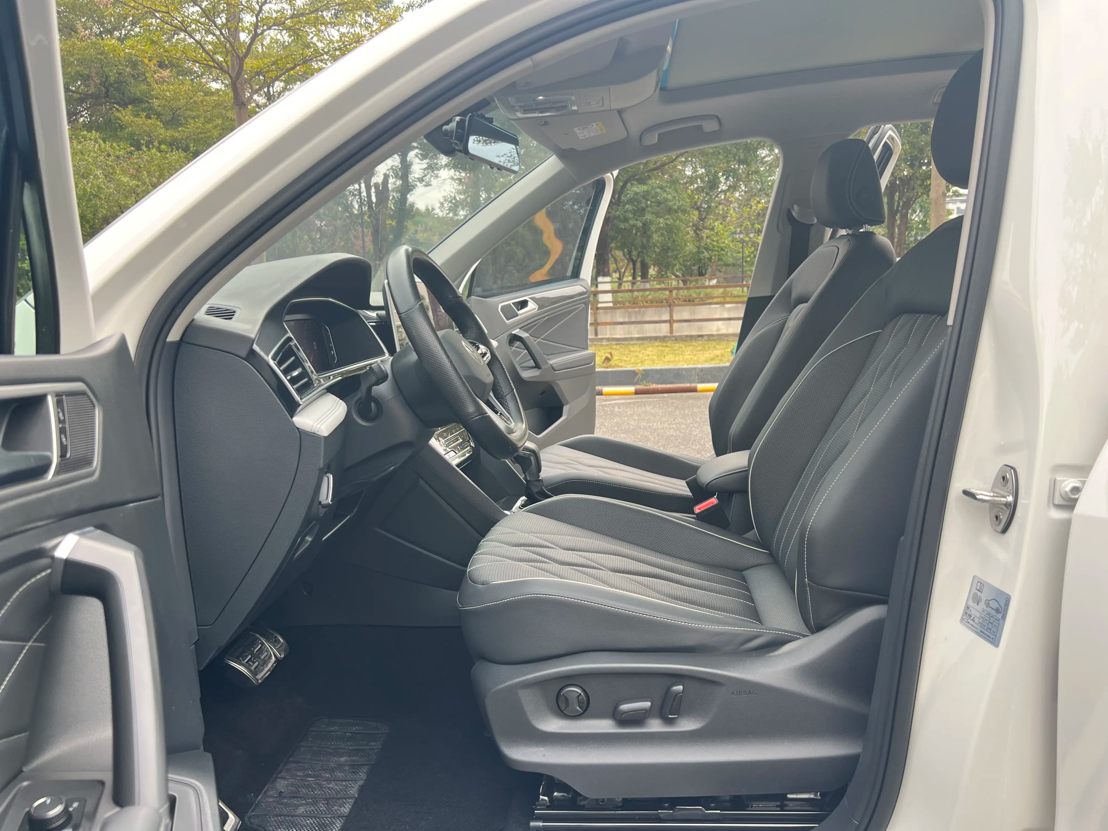 Volkswagen Tiguan L 2022 г. 48042 км. — фото 6