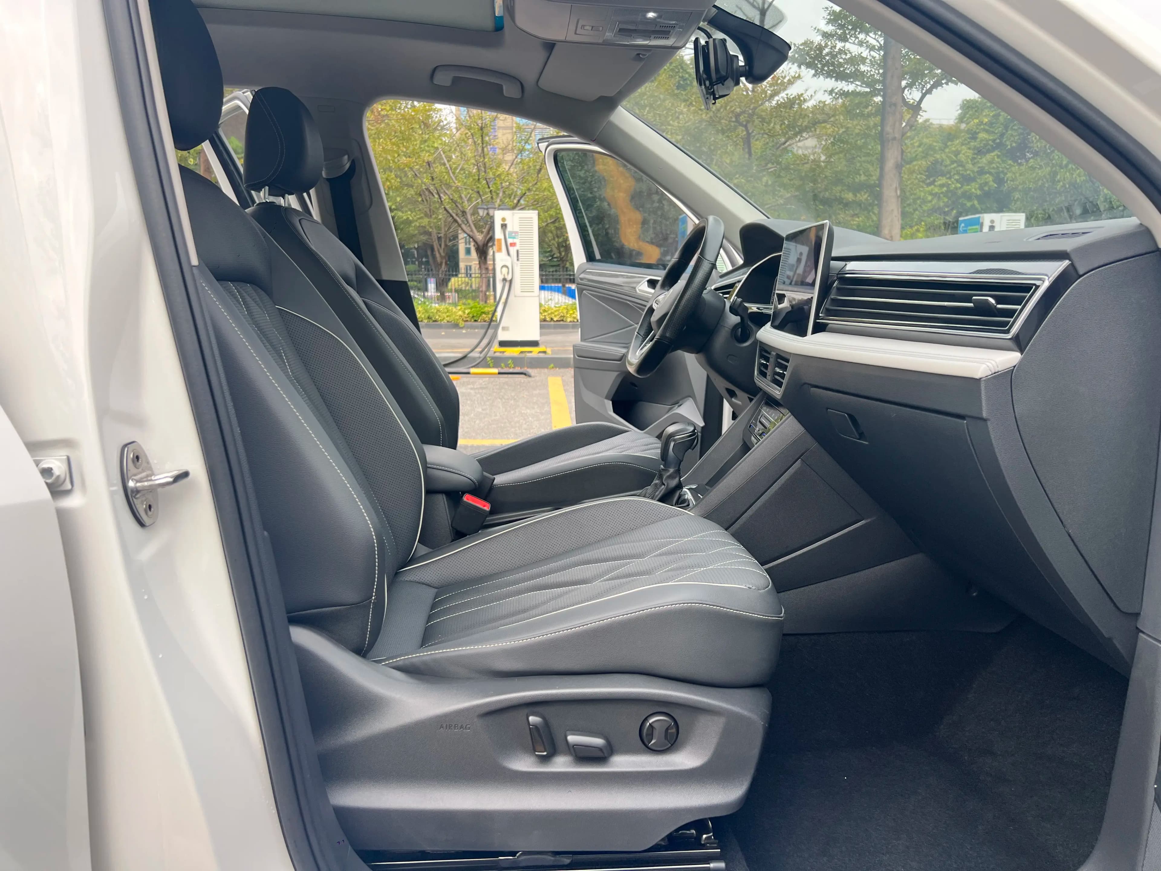 Volkswagen Tiguan L 2022 г. 48042 км. — фото 7