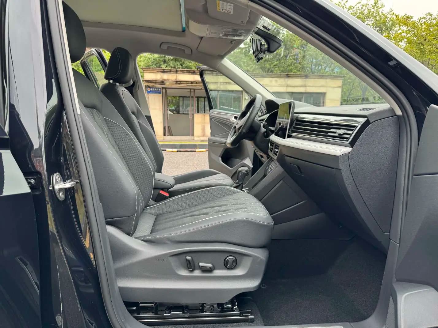 Volkswagen Tiguan L 2022 г. 49043 км. — фото 21