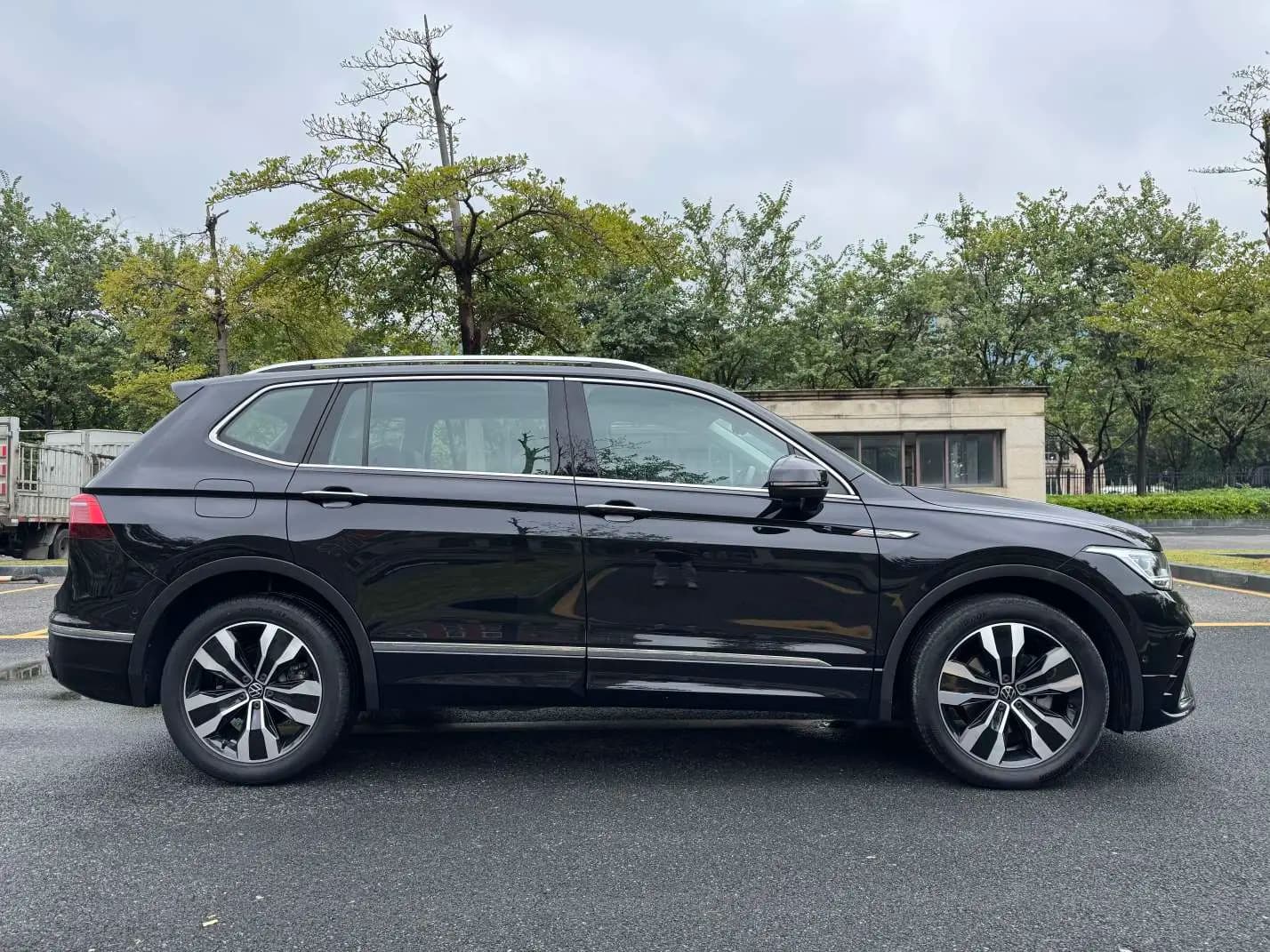 Volkswagen Tiguan L 2022 г. 49043 км. — фото 5