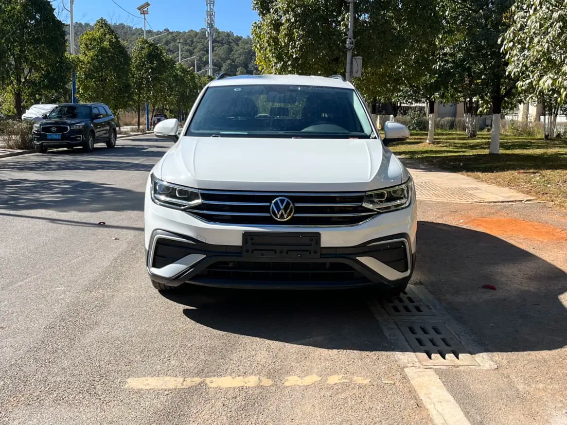 Volkswagen Tiguan L 2022 г. 65044 км. — фото 2
